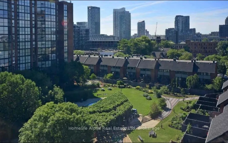 725 King Street W, #604