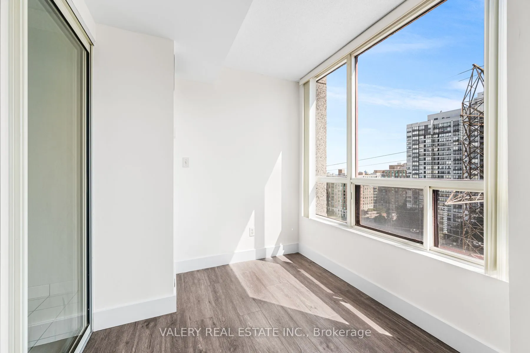 5765 Yonge Street, #1502