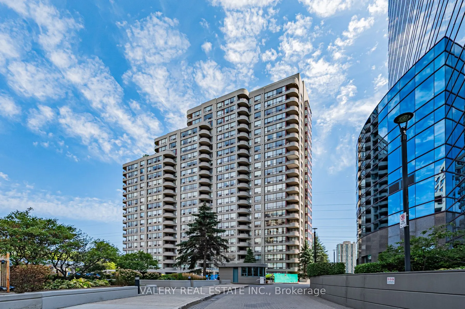 5765 Yonge Street, #1502