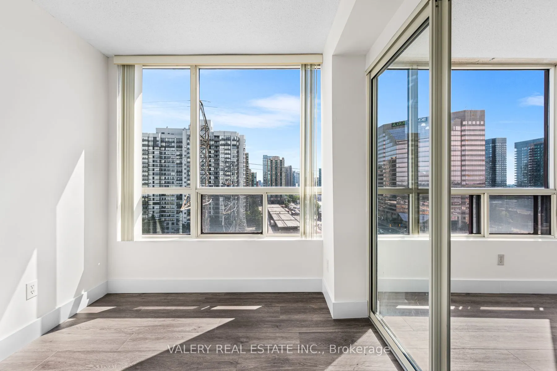 5765 Yonge Street, #1502