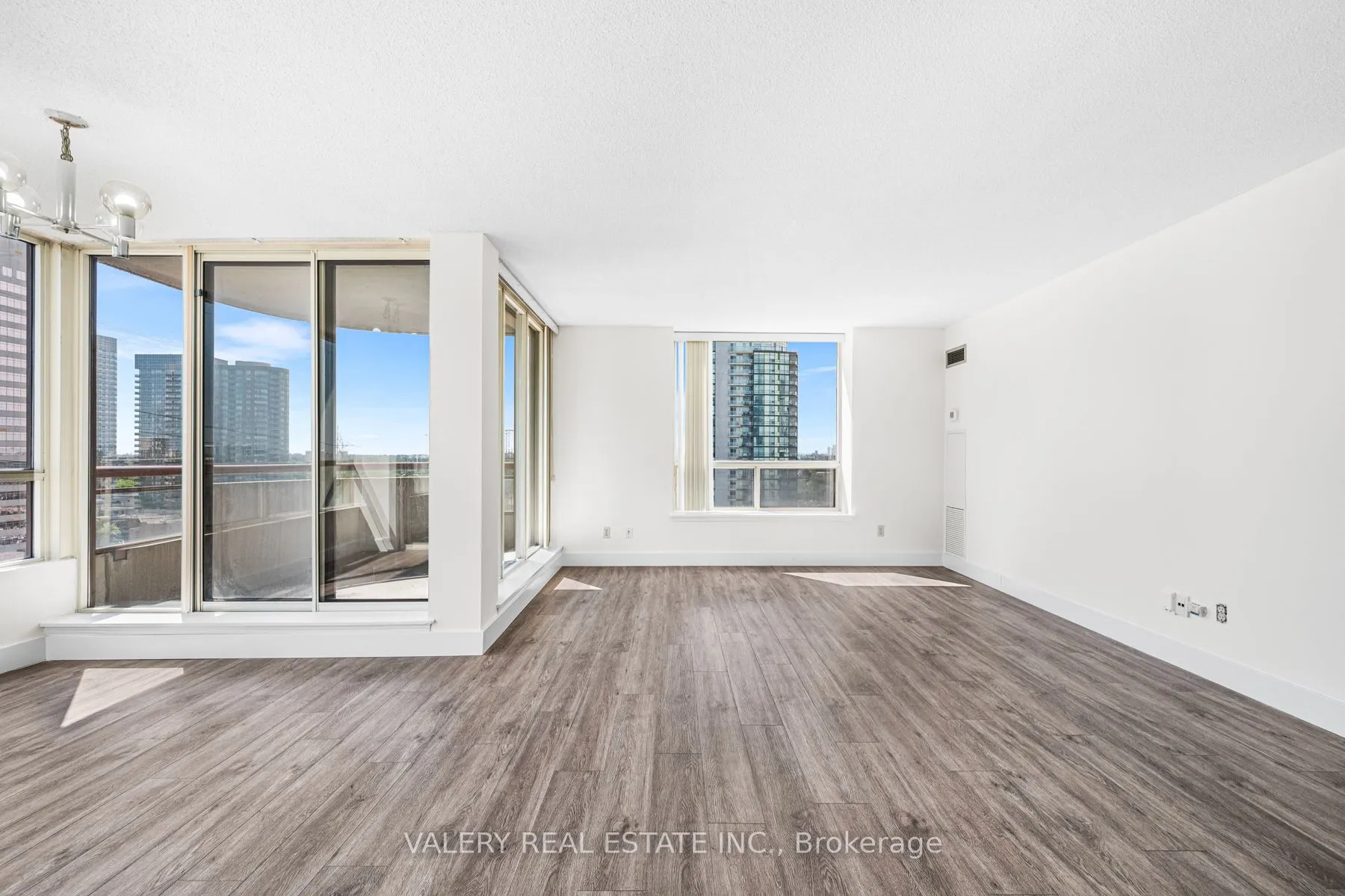 5765 Yonge Street, #1502
