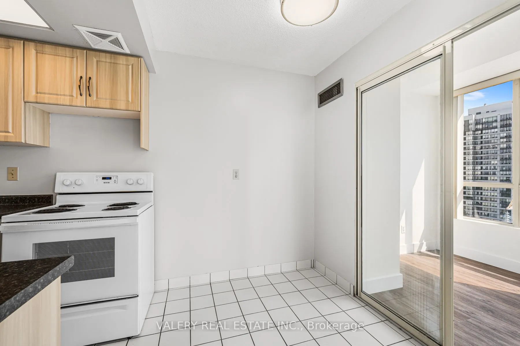5765 Yonge Street, #1502
