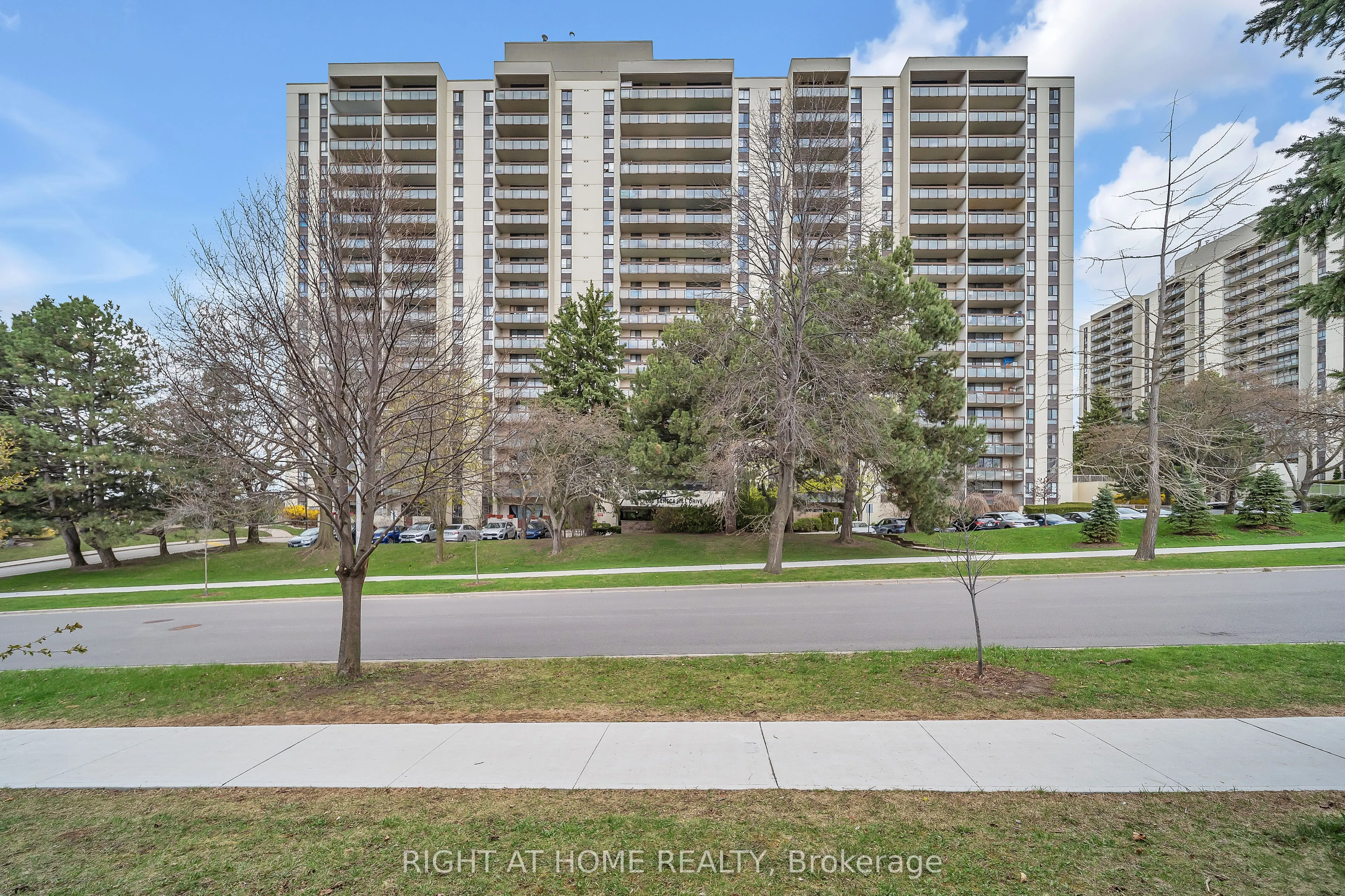 260 Seneca Hill Drive, #1415