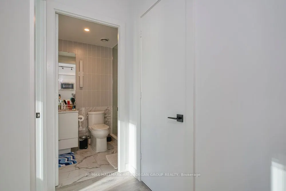 327 King Street W, #1408