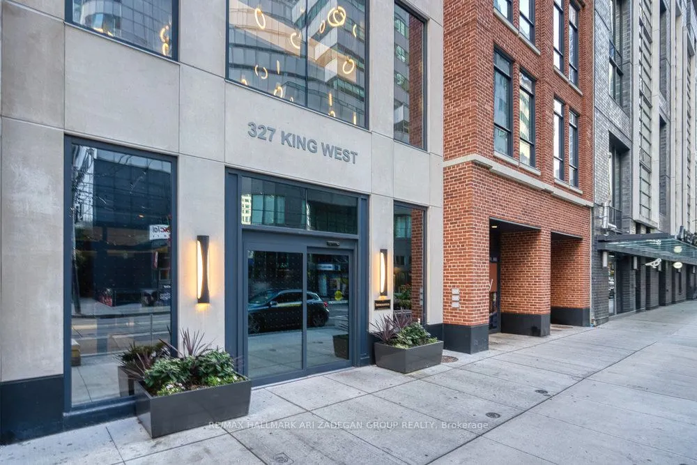 327 King Street W, #1408