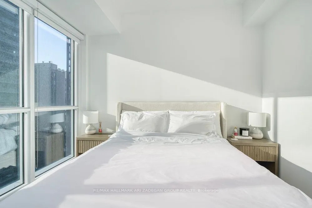 327 King Street W, #1408