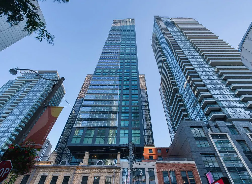 327 King Street W, #1408