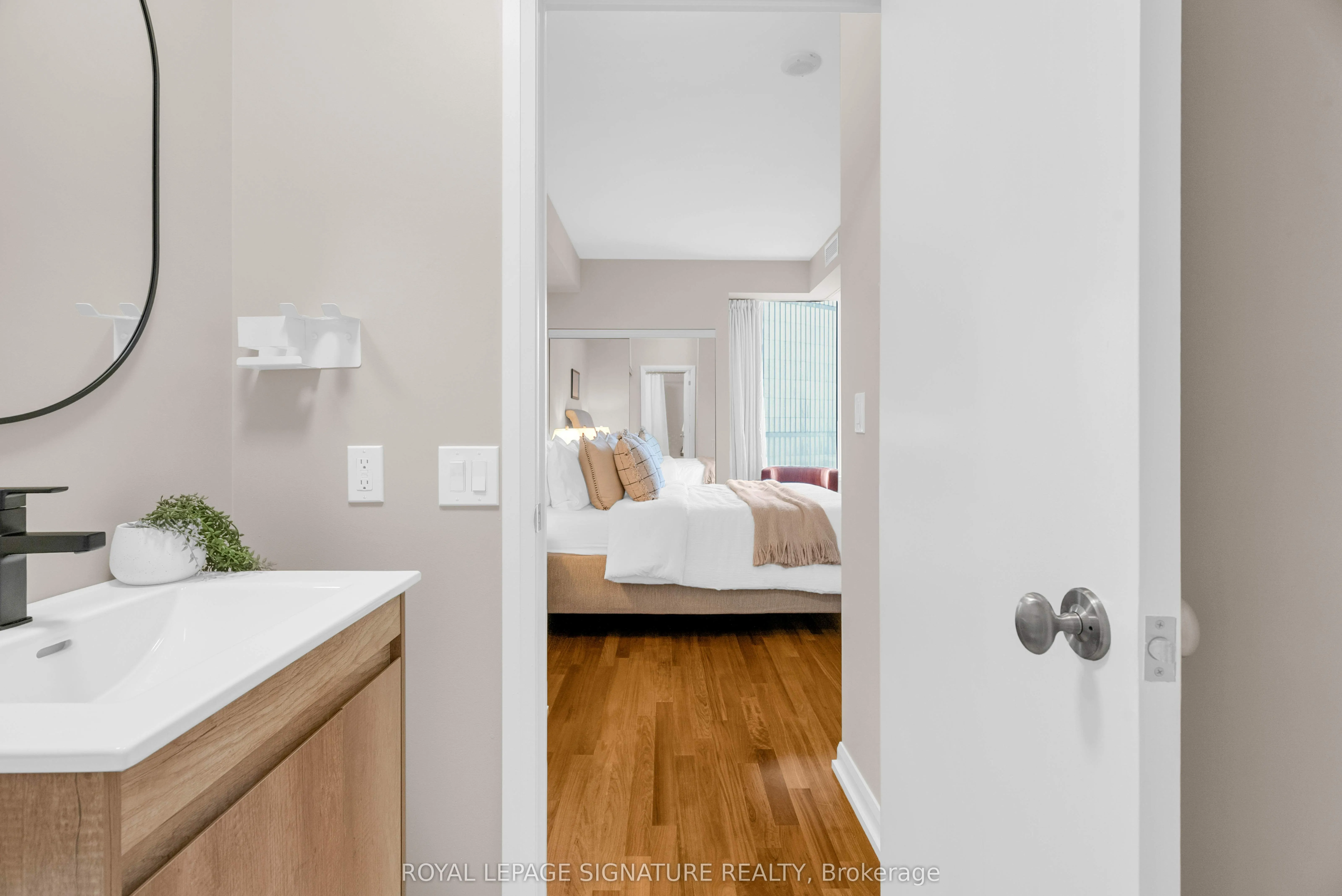111 Elizabeth Street, #1208