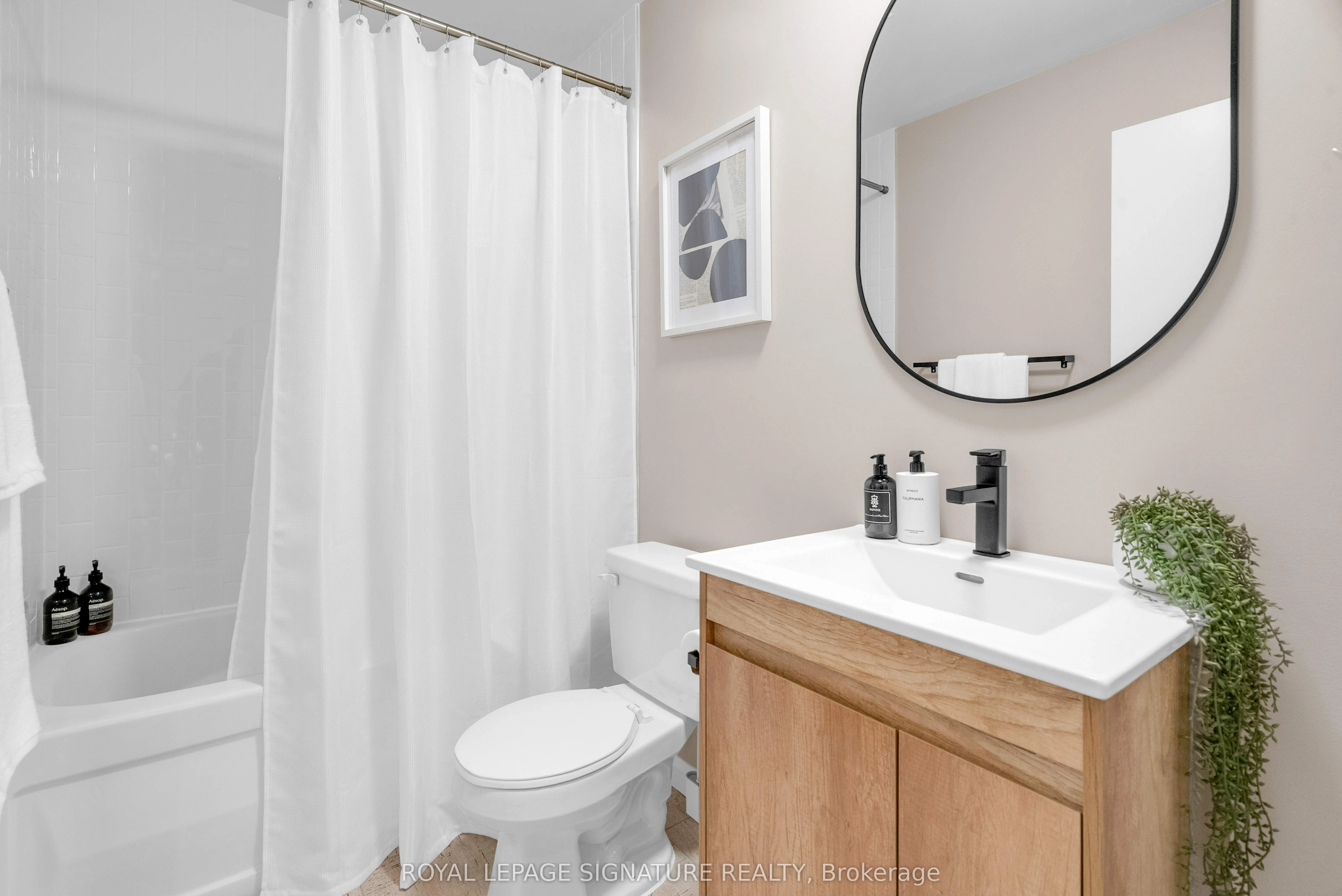 111 Elizabeth Street, #1208