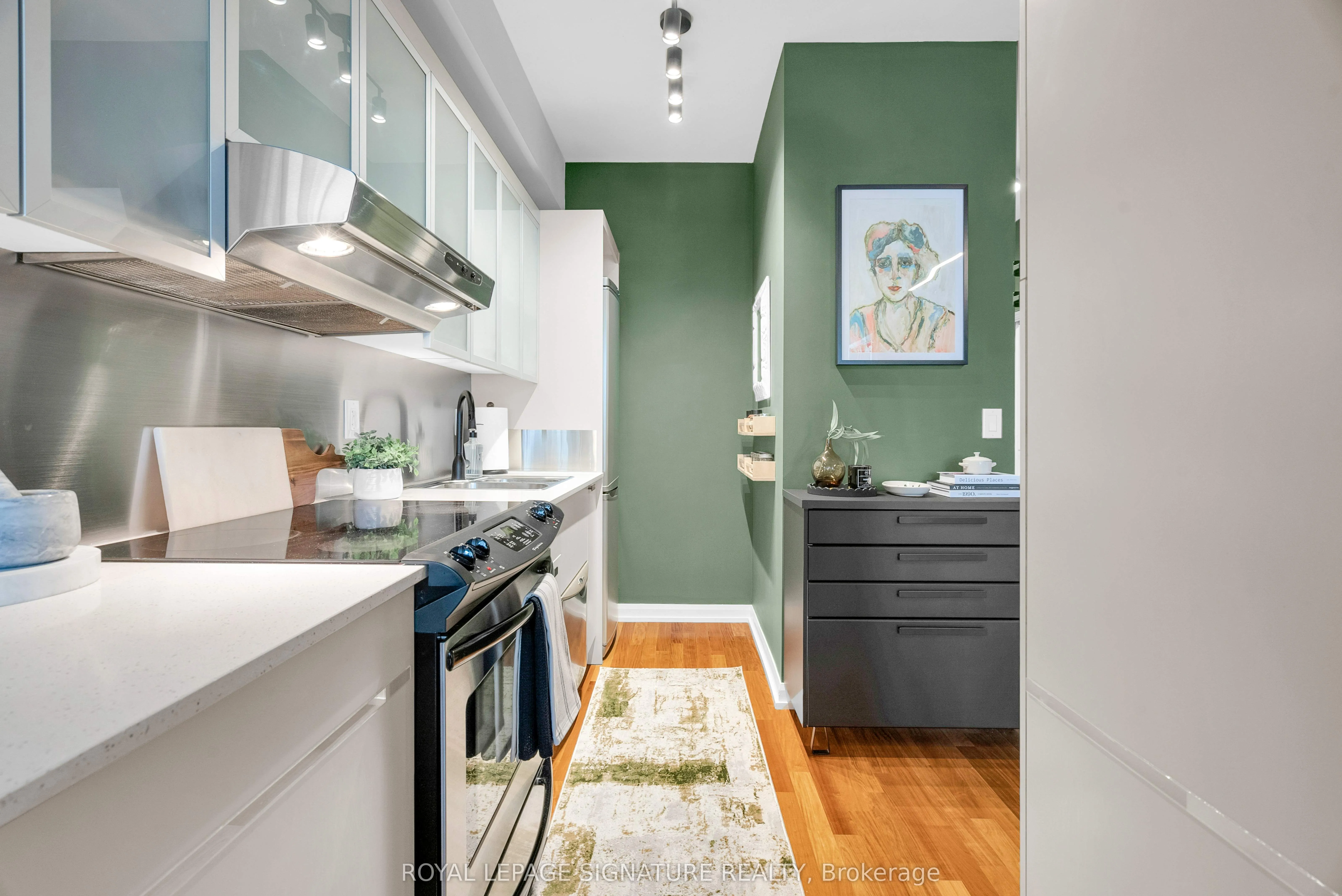 111 Elizabeth Street, #1208