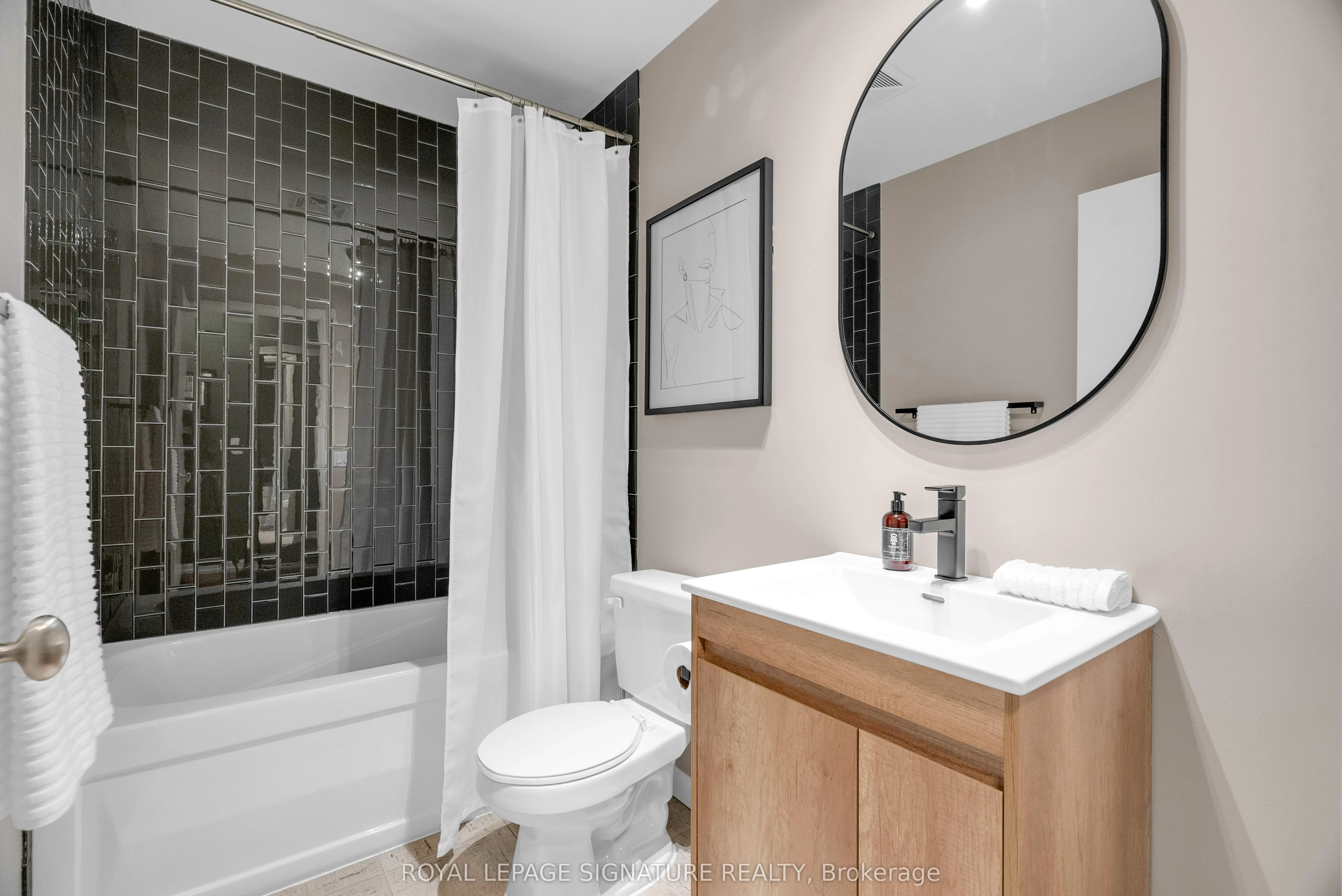 111 Elizabeth Street, #1208