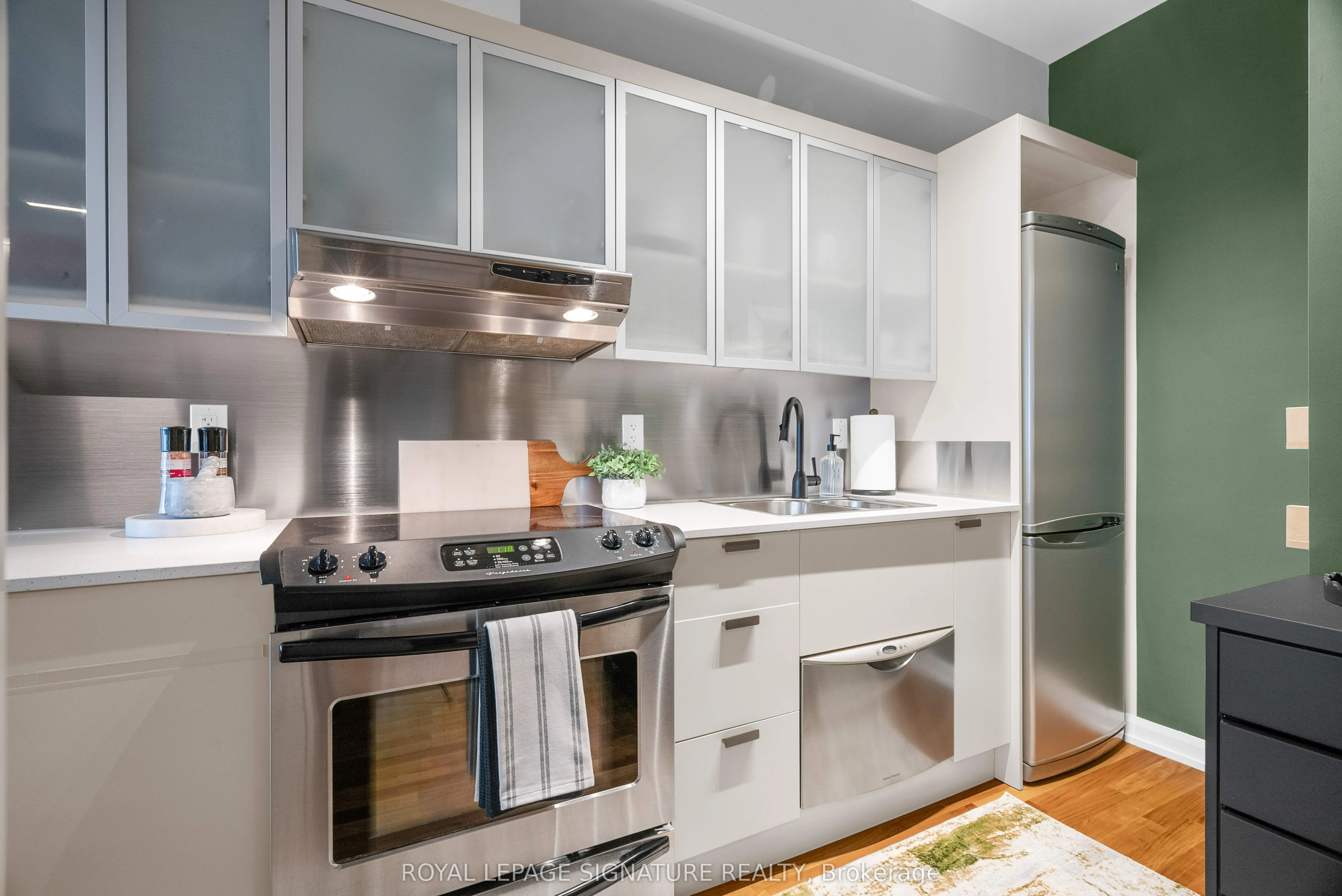 111 Elizabeth Street, #1208