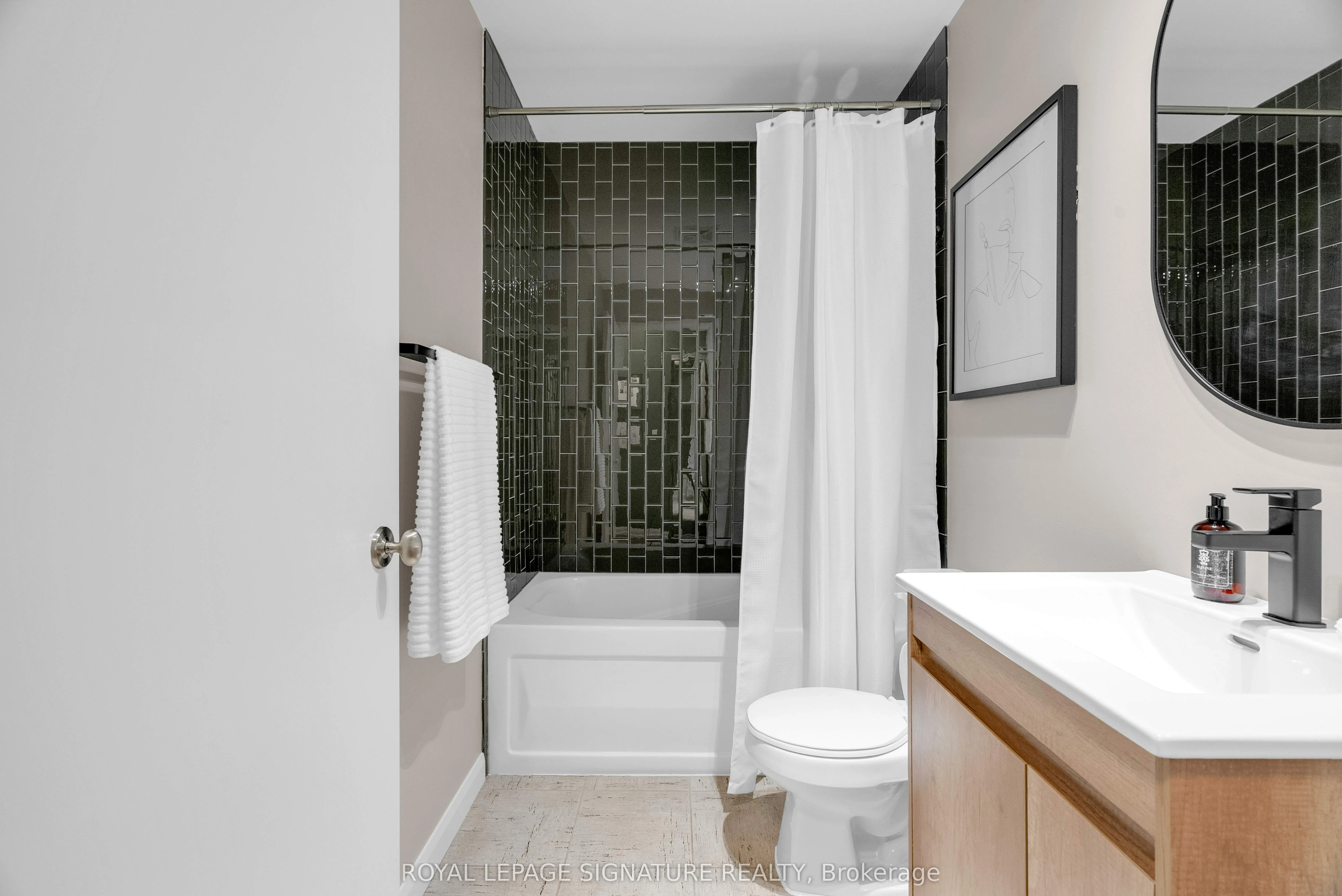 111 Elizabeth Street, #1208