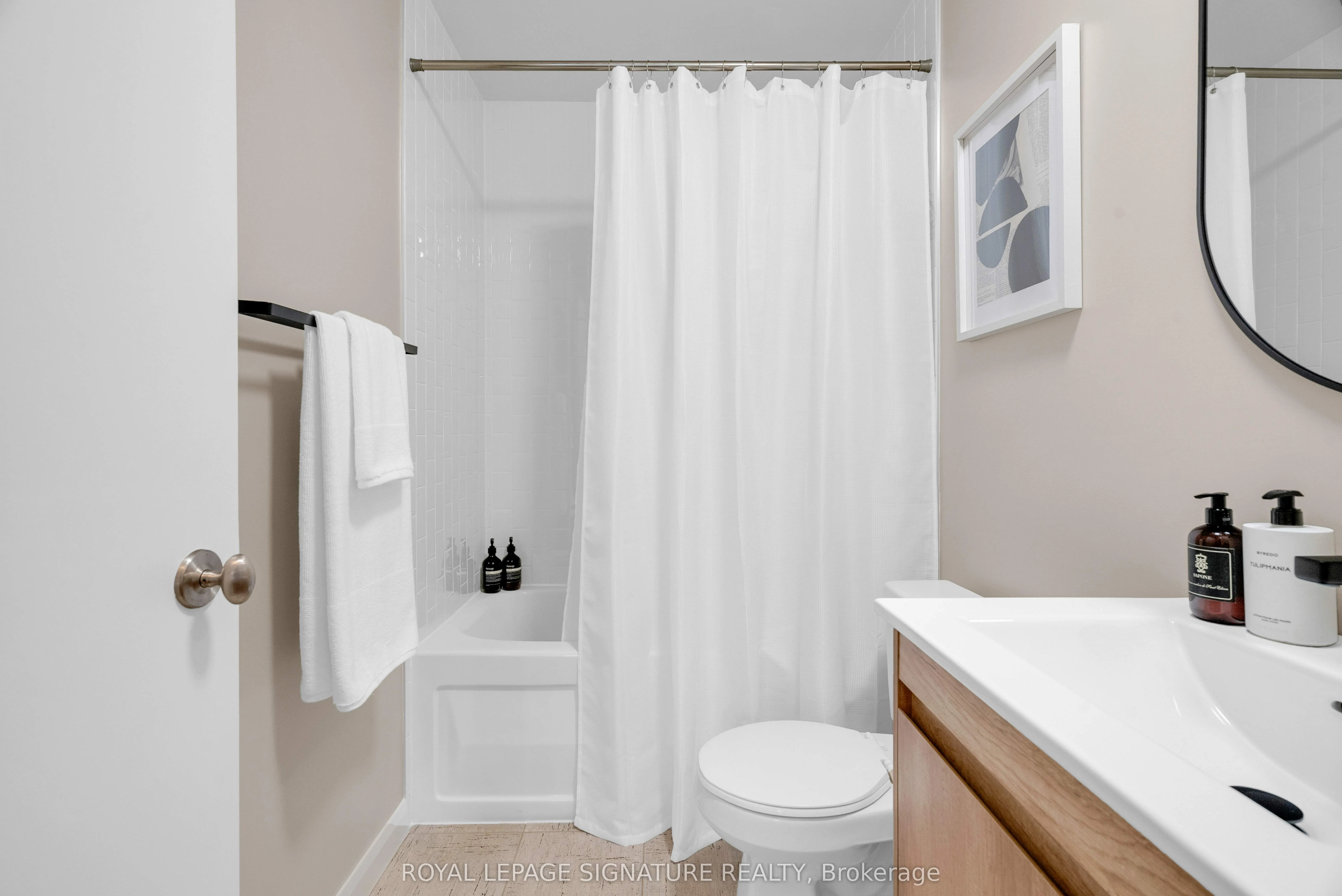 111 Elizabeth Street, #1208