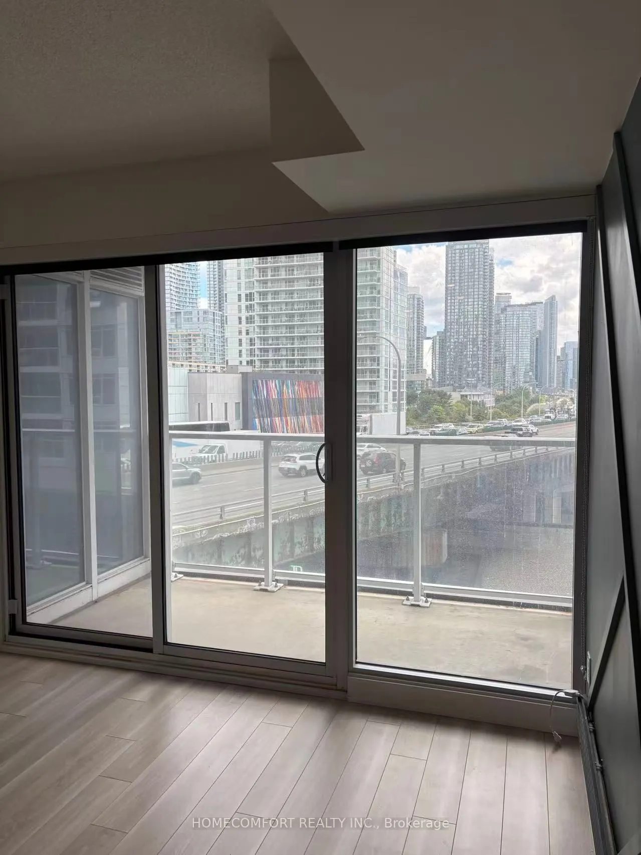 19 Bathurst Street E, #707