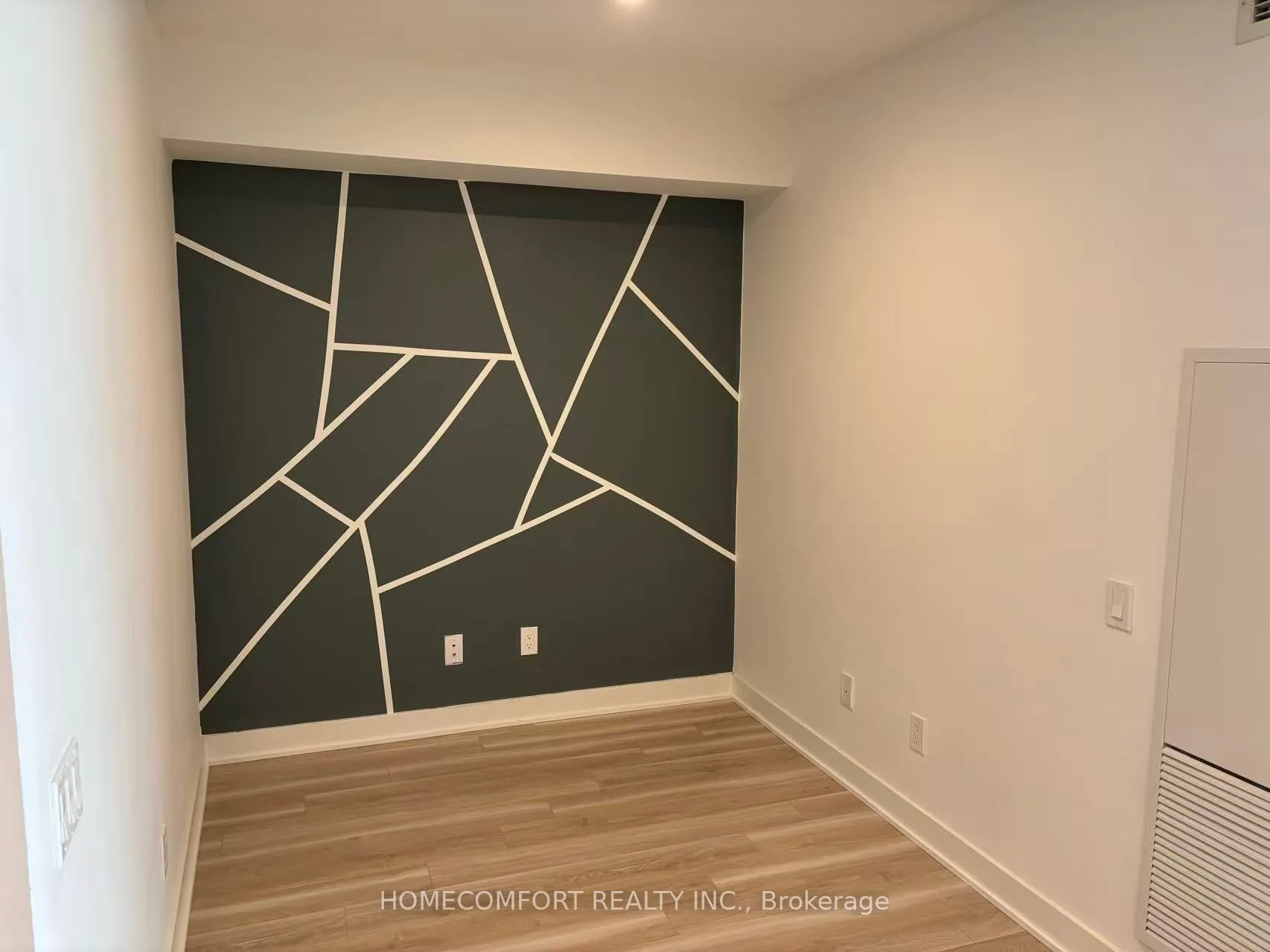 19 Bathurst Street E, #707