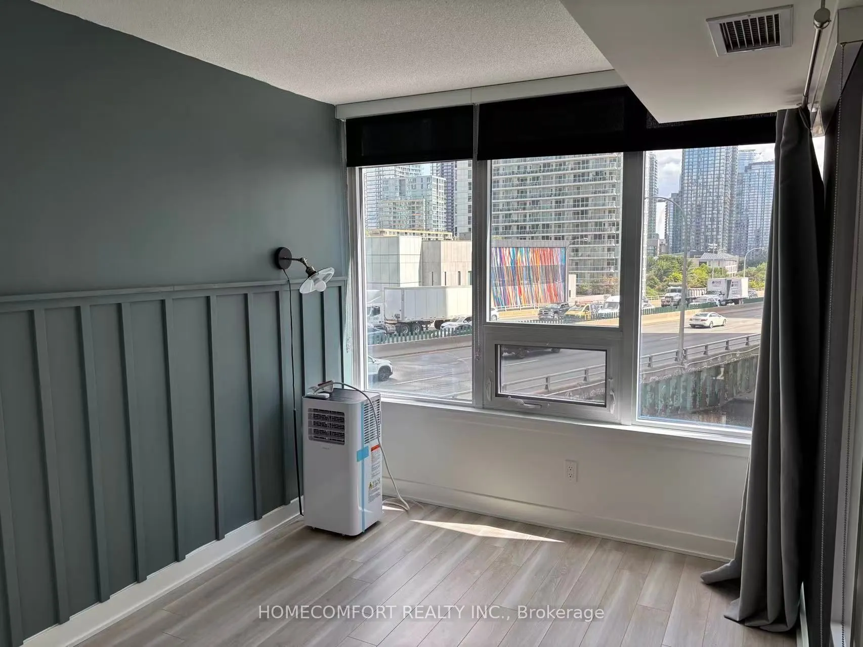 19 Bathurst Street E, #707