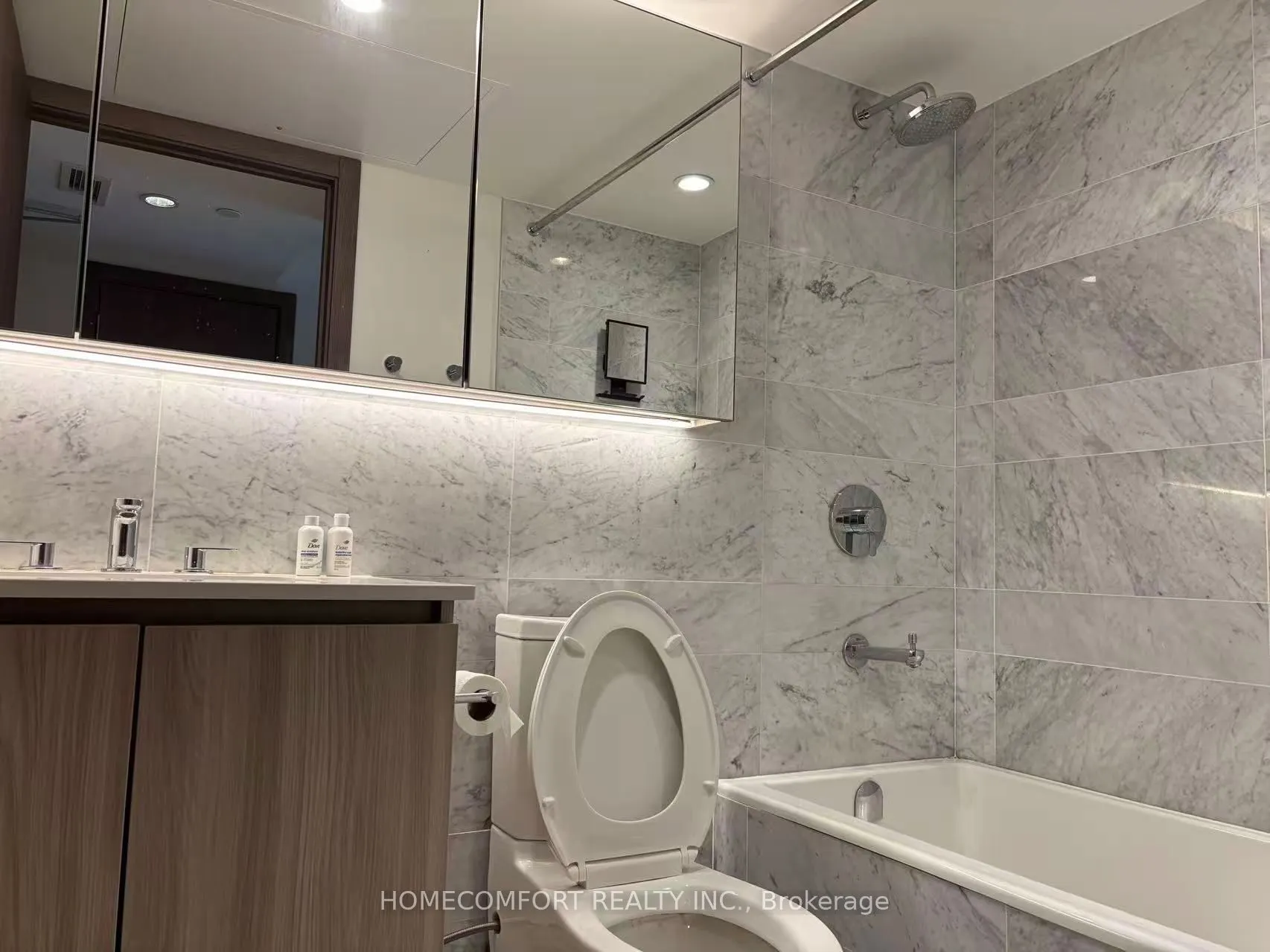 19 Bathurst Street E, #707