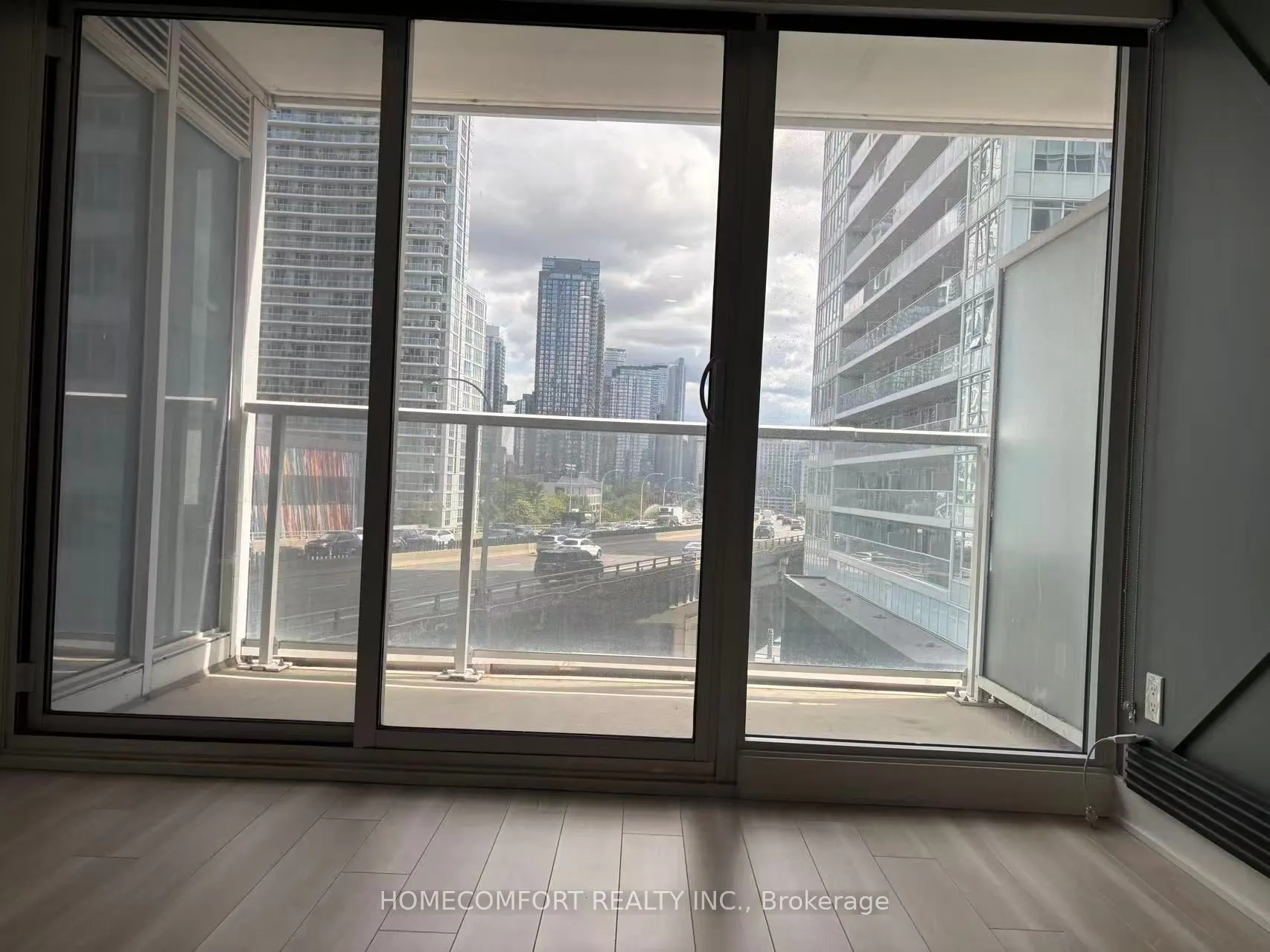 19 Bathurst Street E, #707