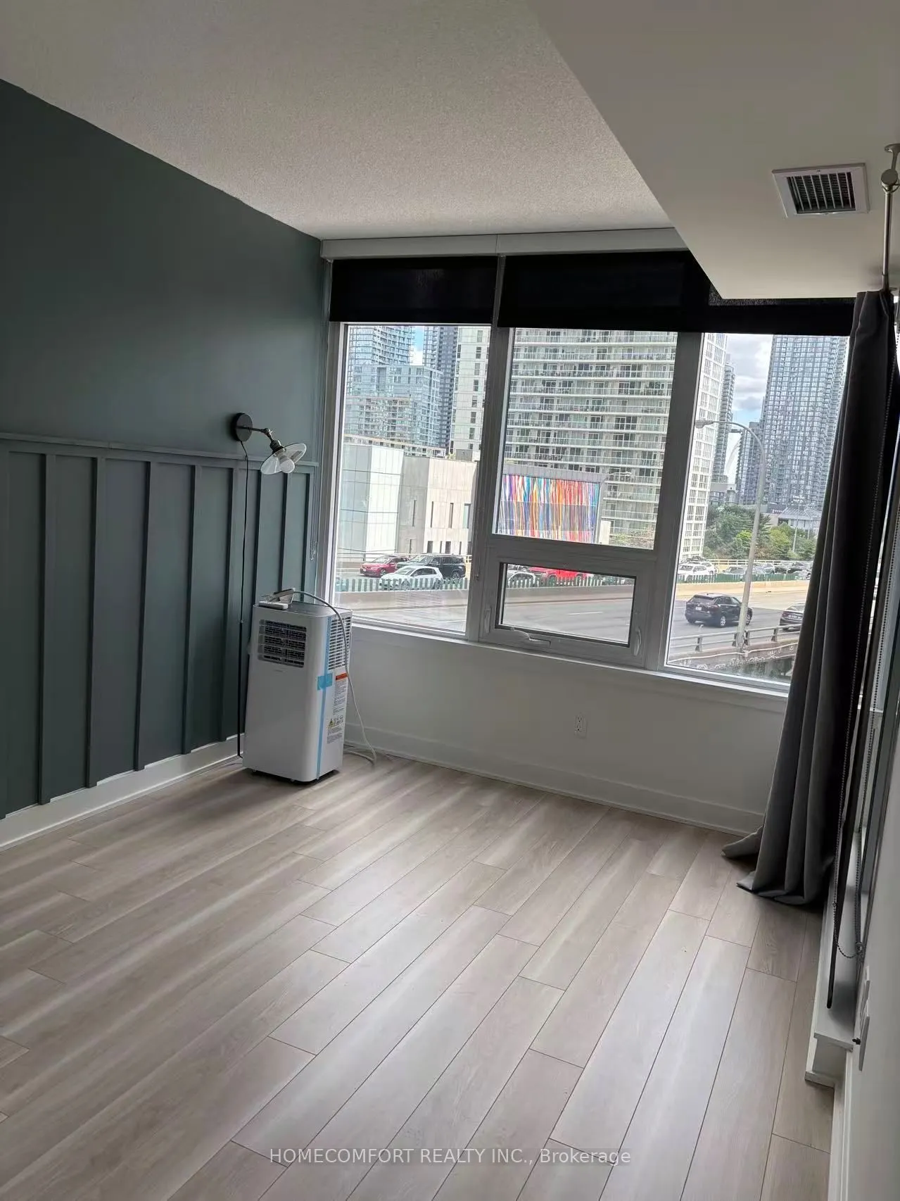 19 Bathurst Street E, #707