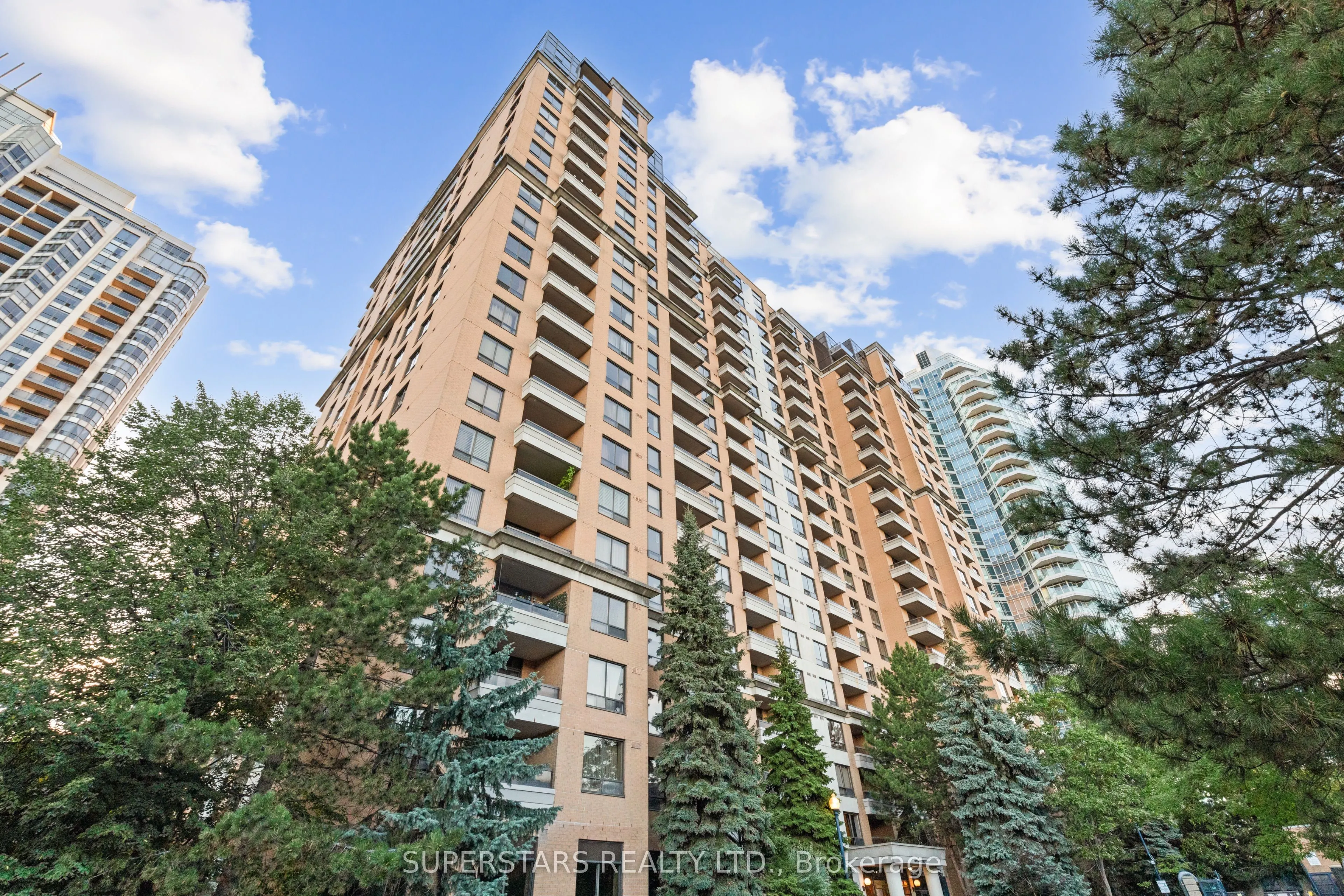 18 Sommerset Way, #1111