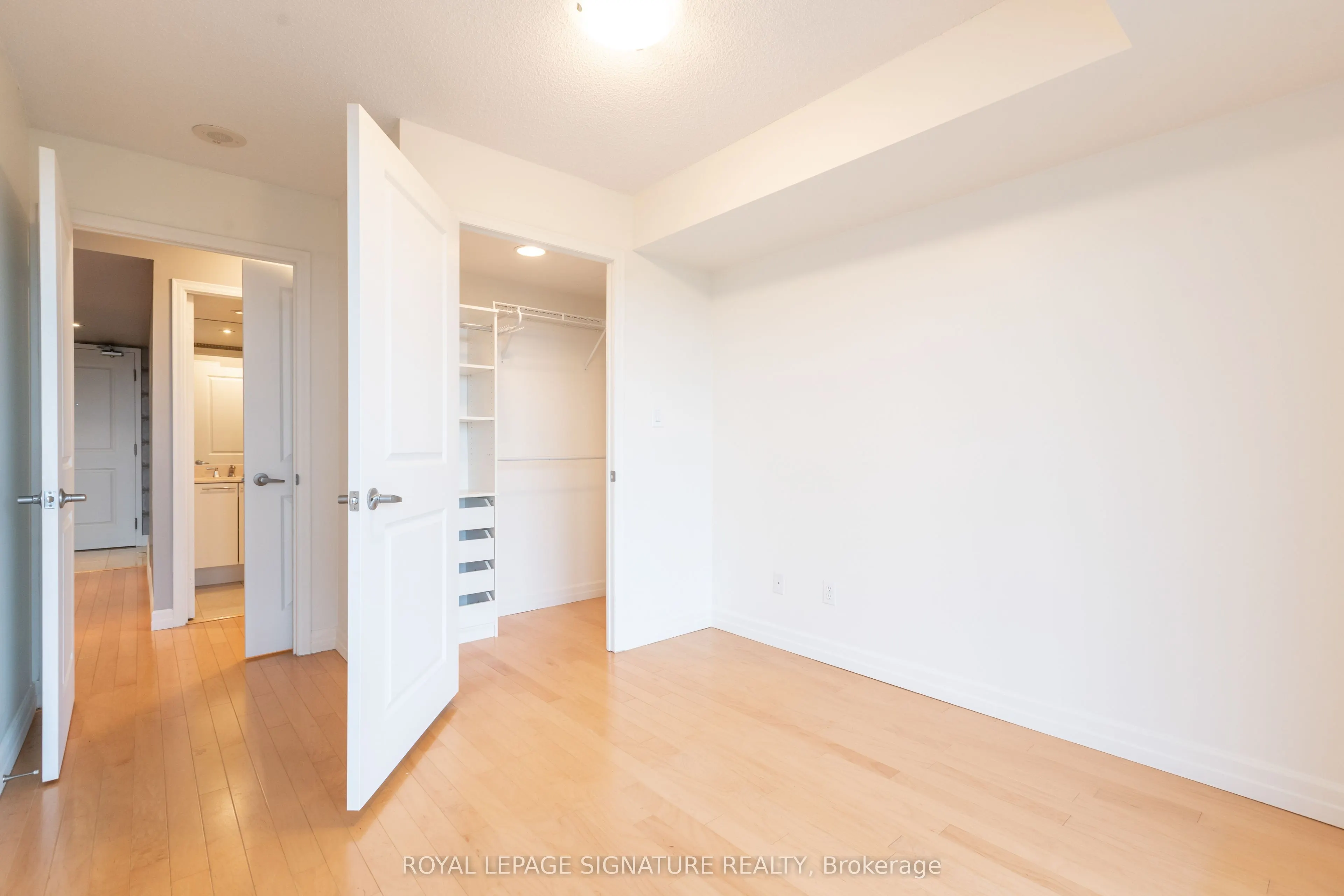 900 Mount Pleasant Road, #1208