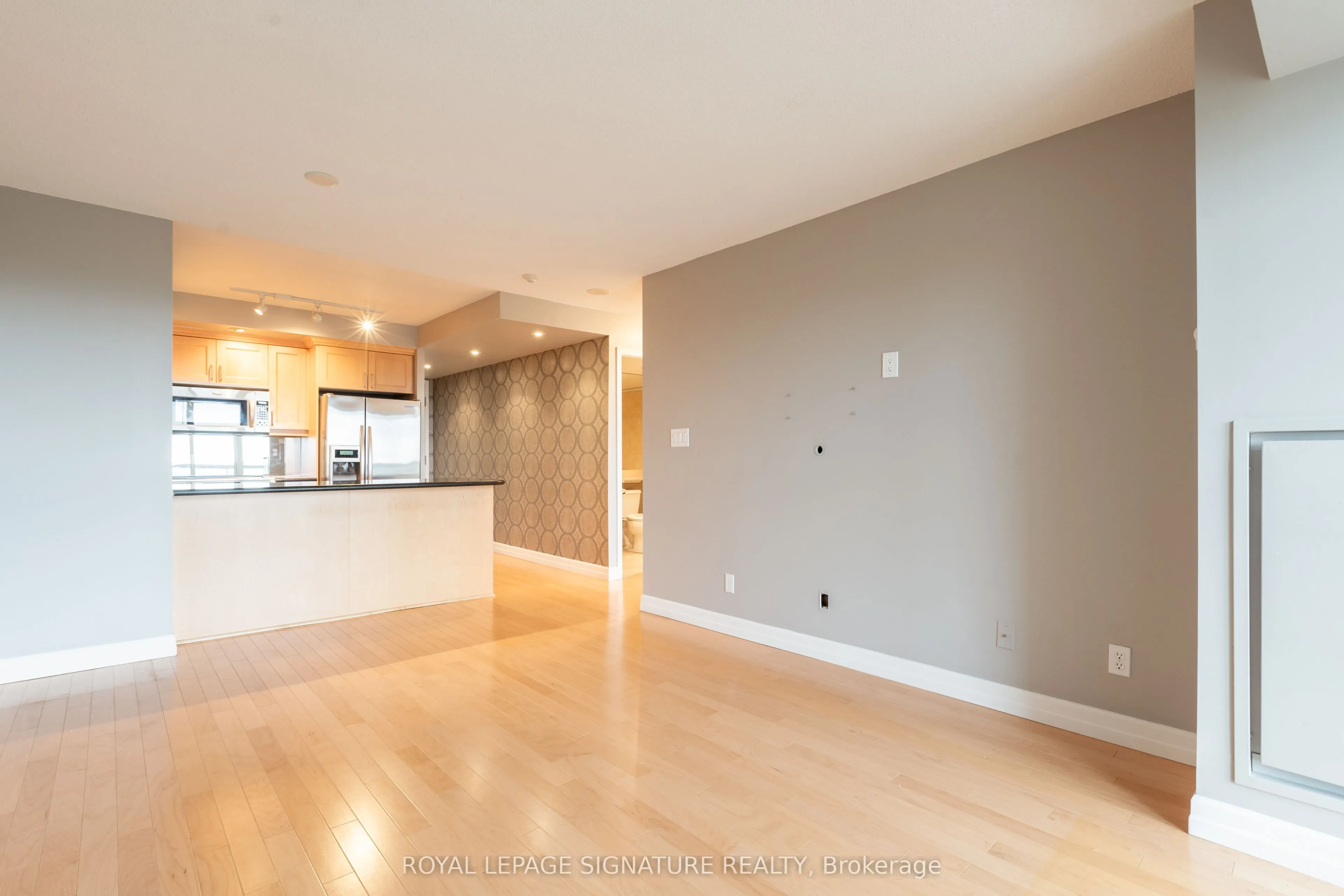 900 Mount Pleasant Road, #1208