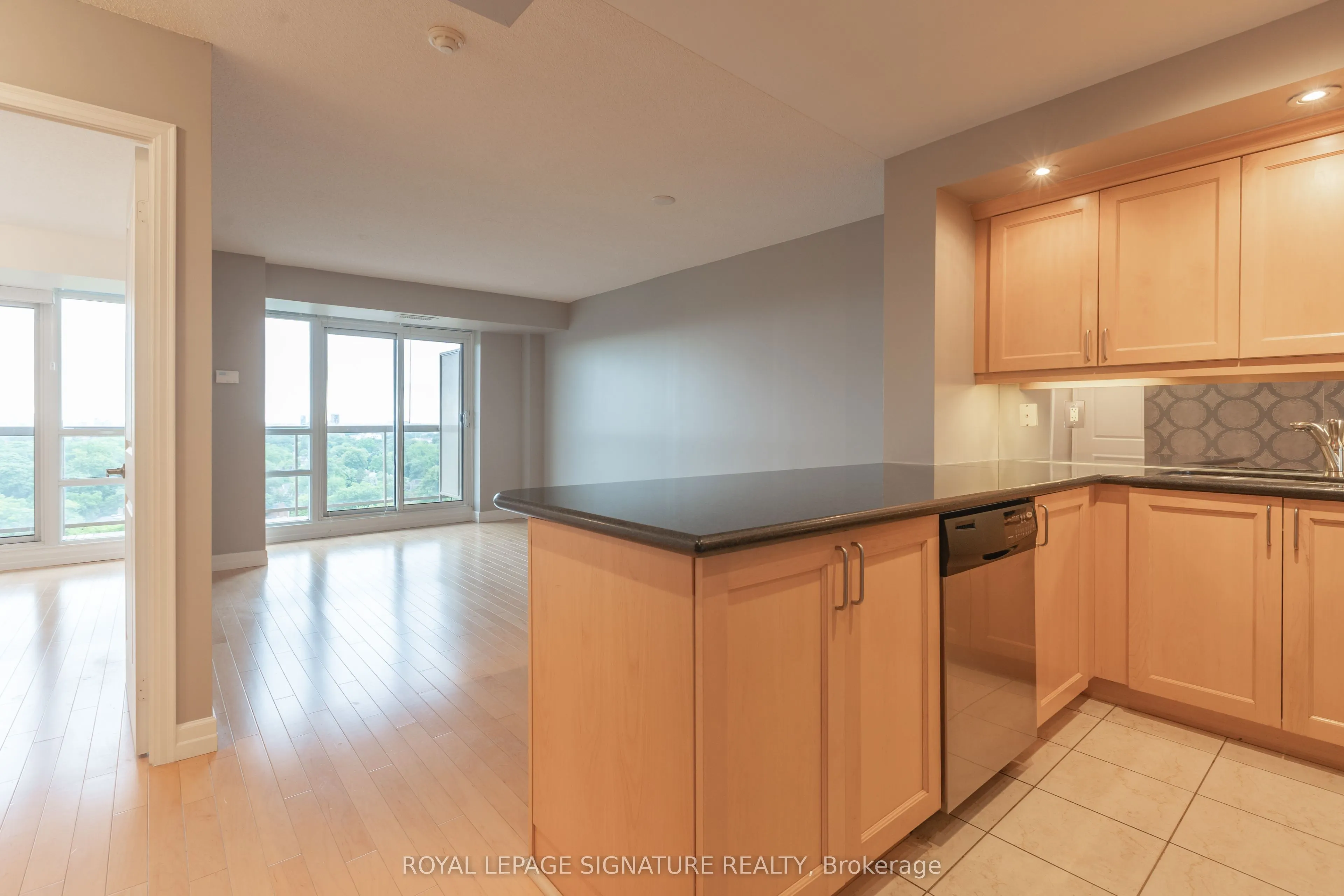 900 Mount Pleasant Road, #1208