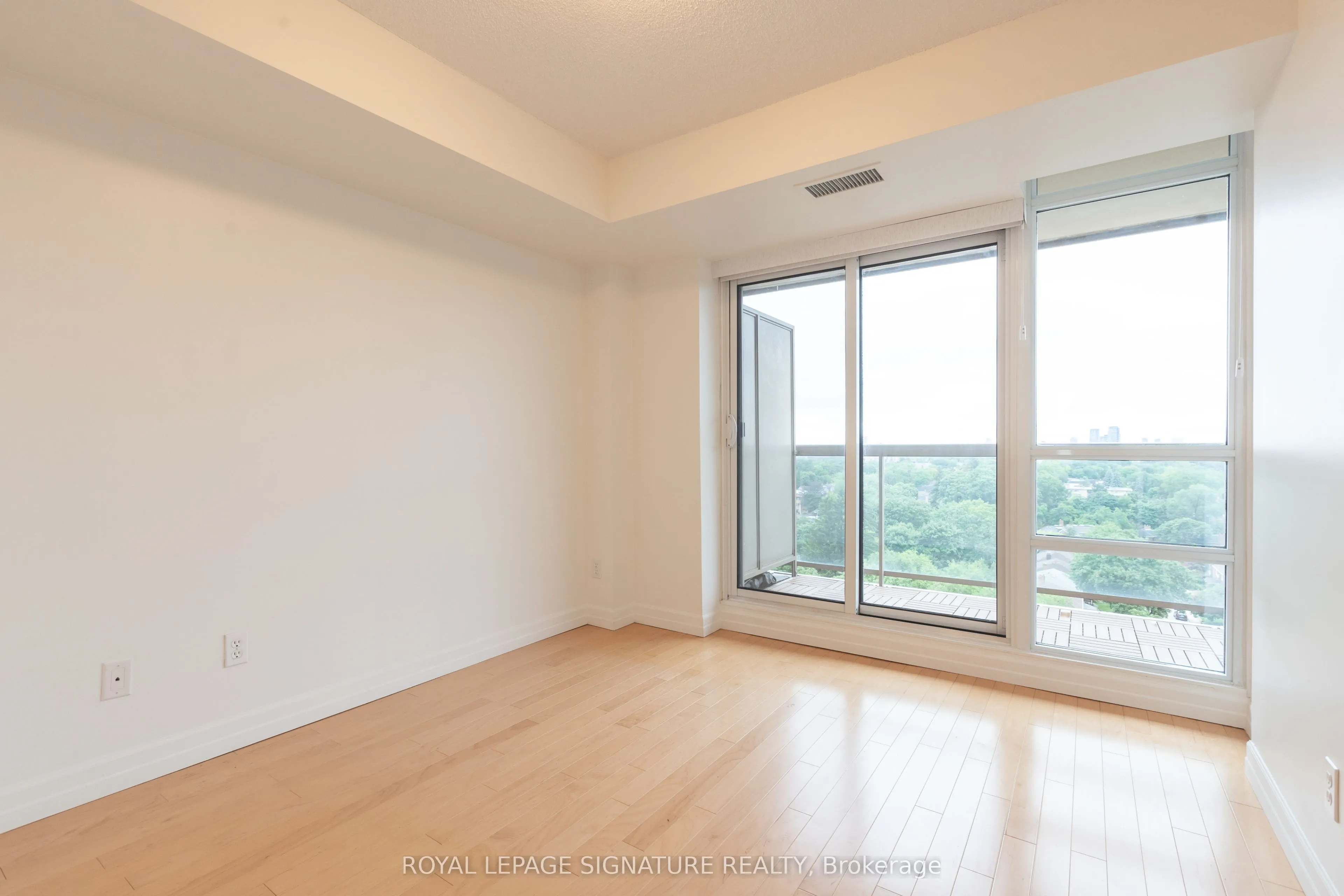 900 Mount Pleasant Road, #1208