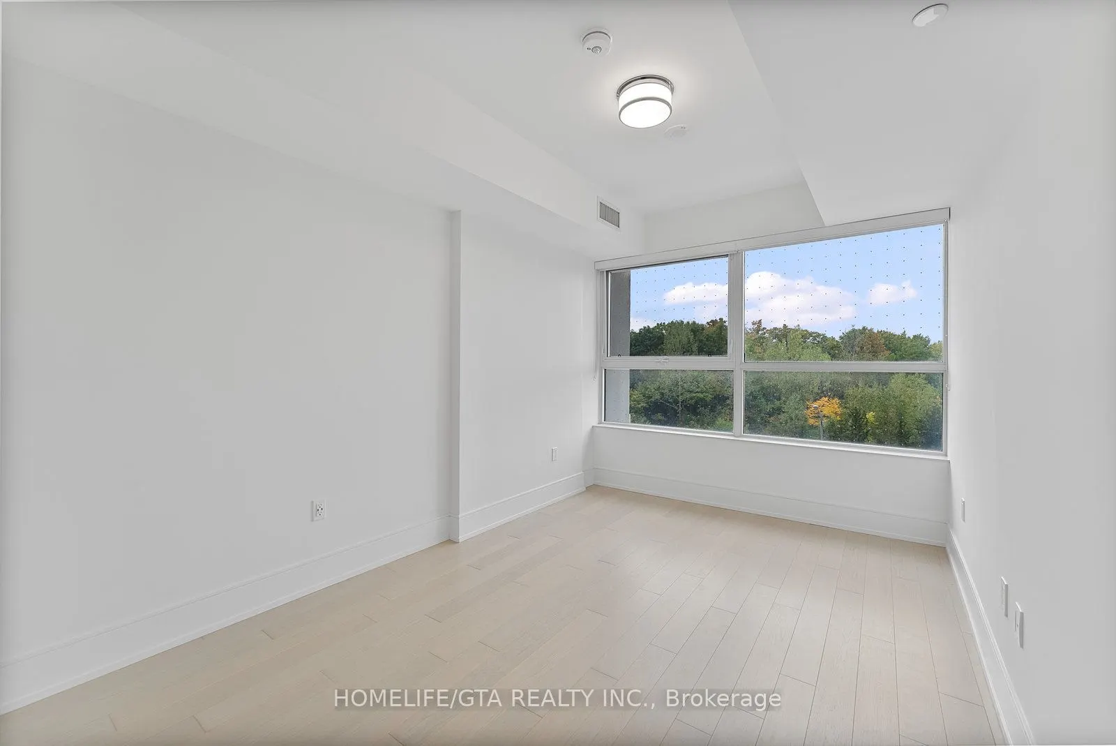 10 Inn on the Park Drive, #312