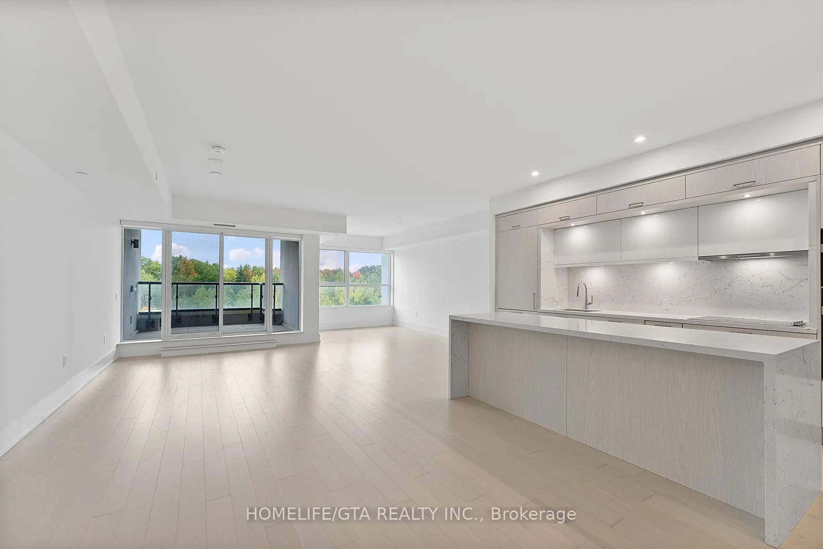 10 Inn on the Park Drive, #312
