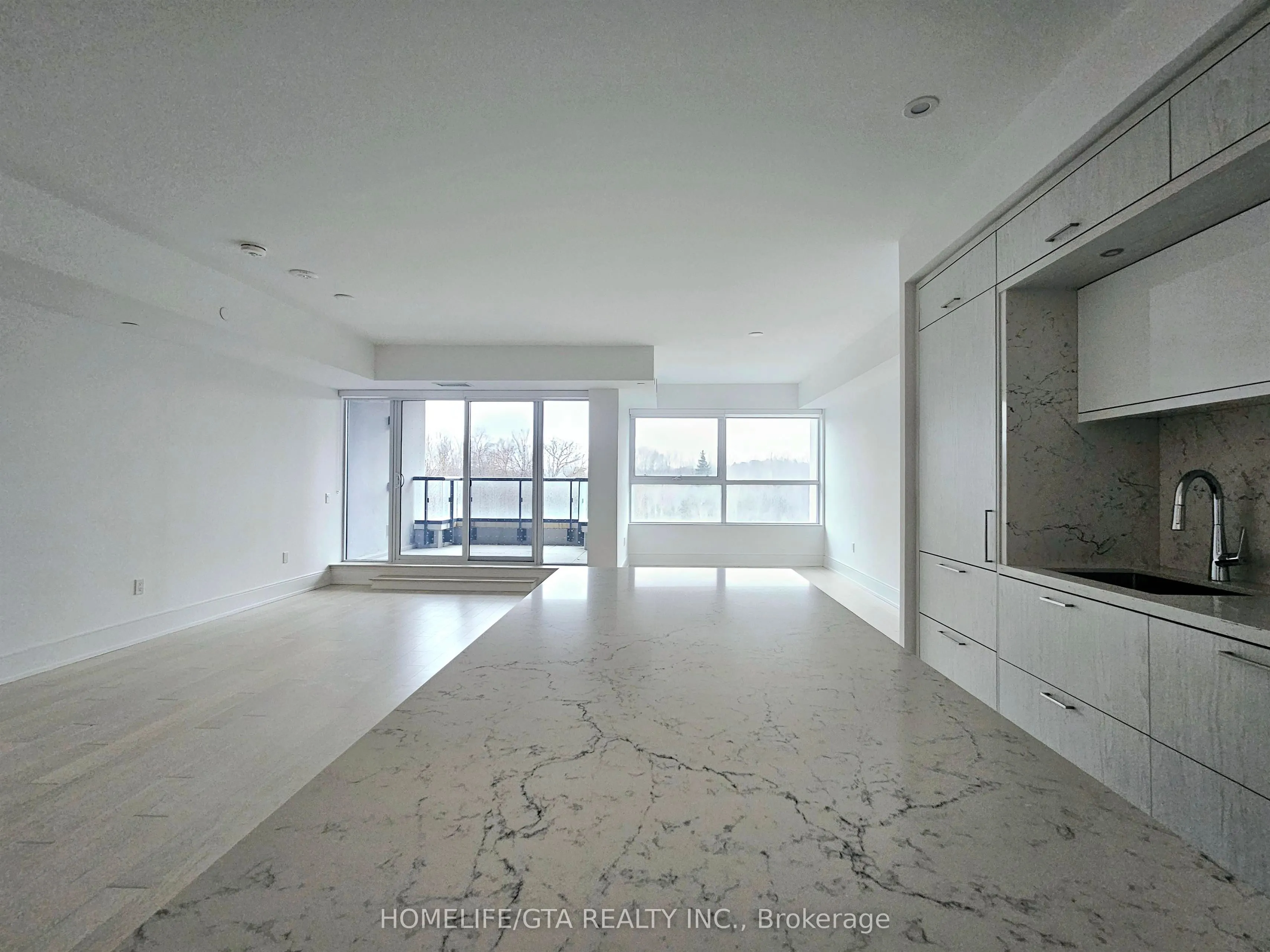 10 Inn on the Park Drive, #312