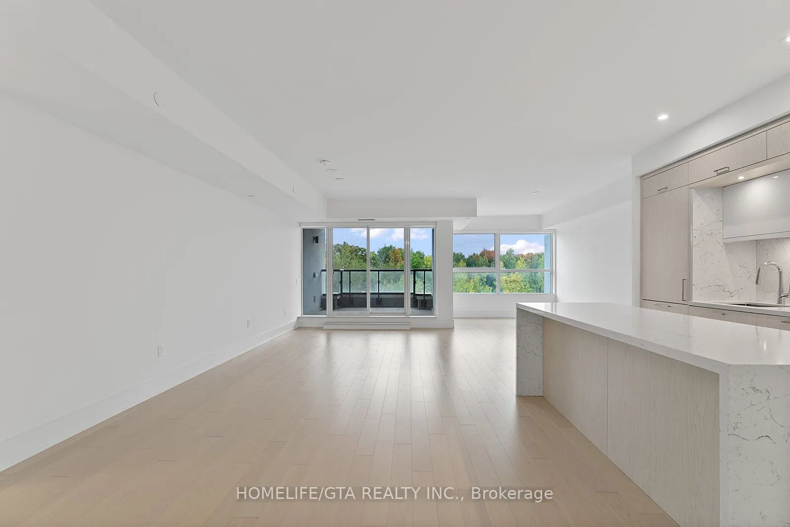 10 Inn on the Park Drive, #312
