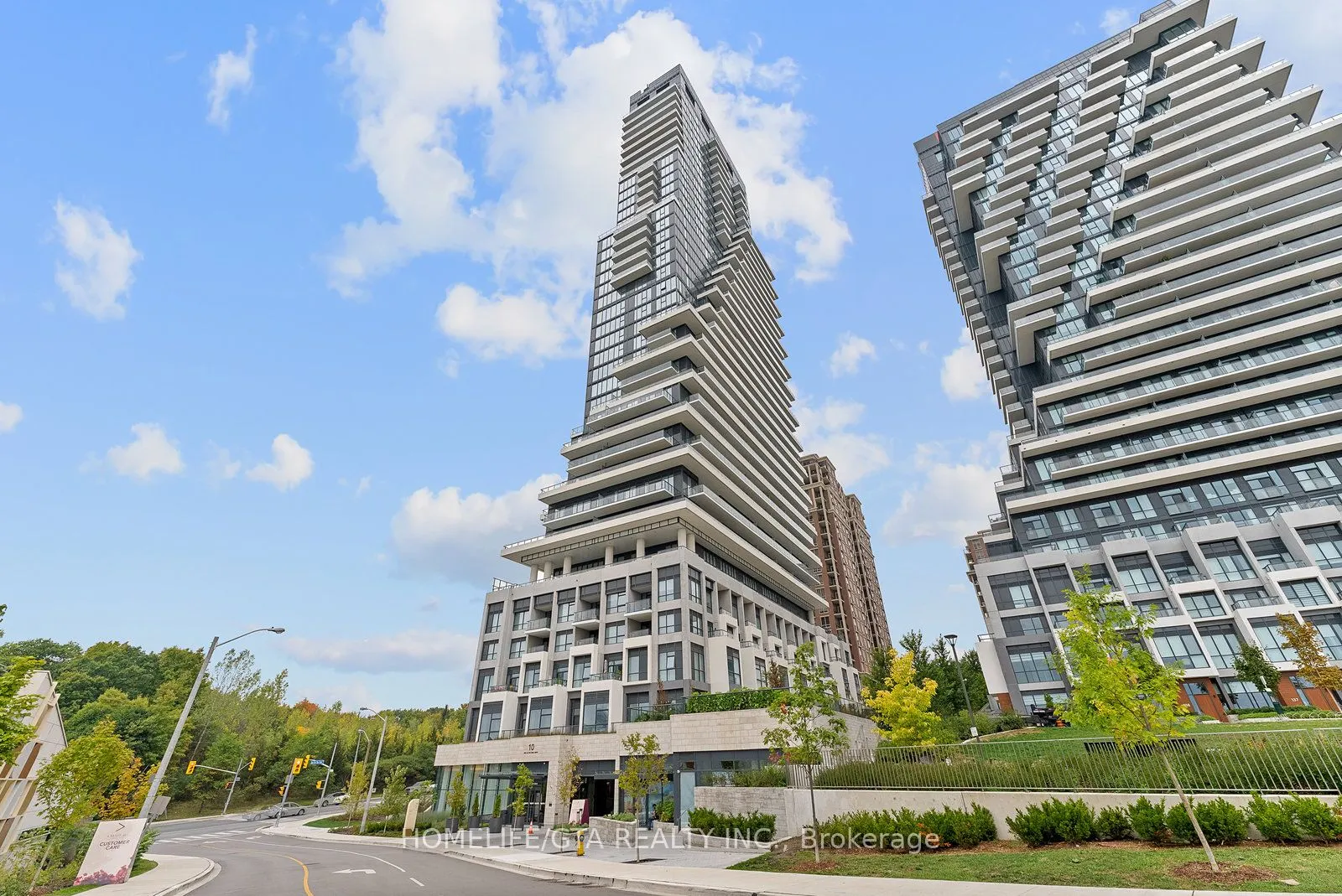 10 Inn on the Park Drive, #312