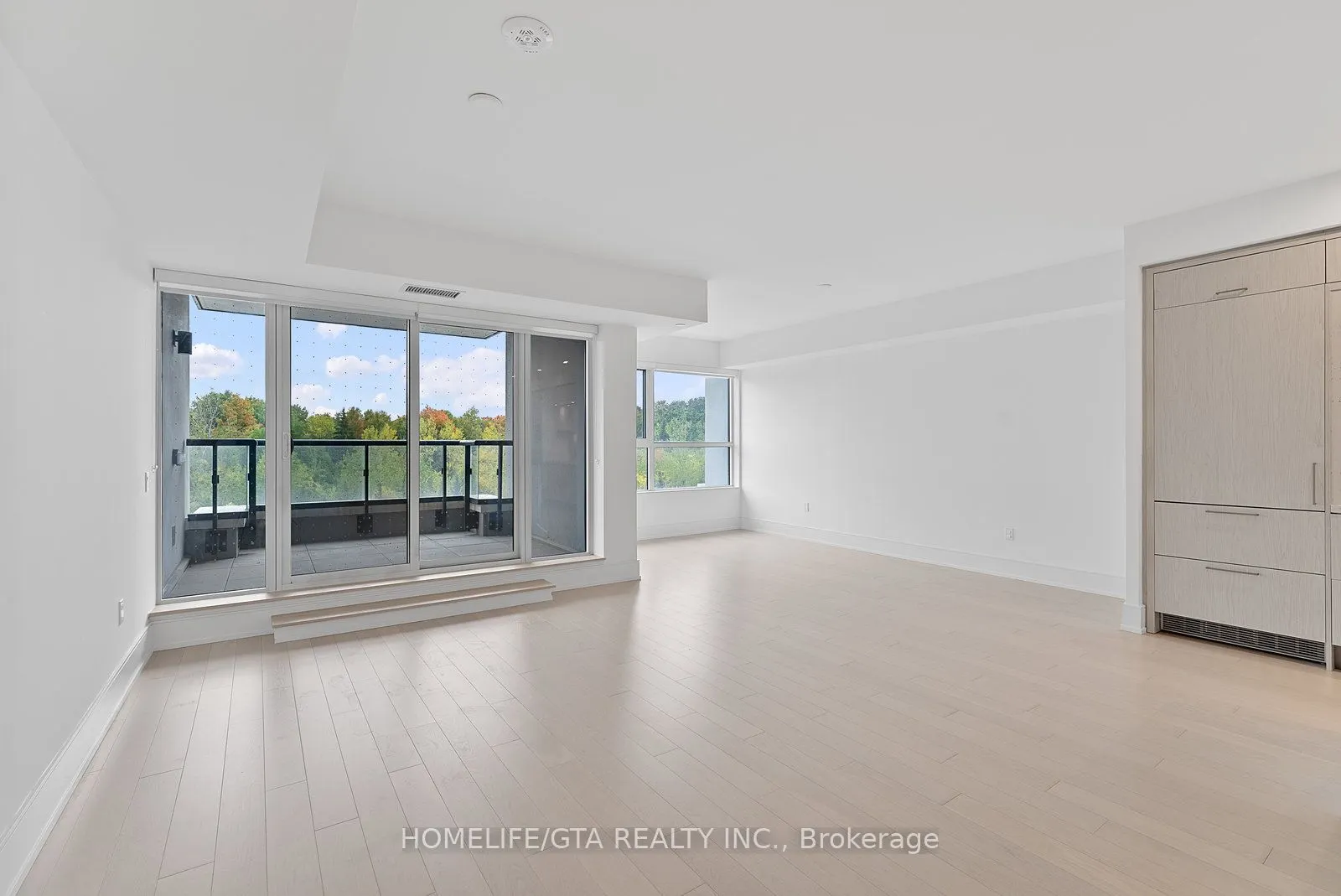 10 Inn on the Park Drive, #312