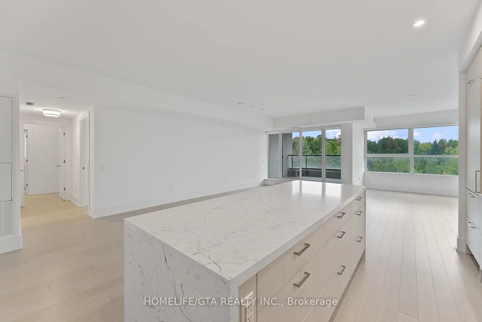 10 Inn on the Park Drive, #312