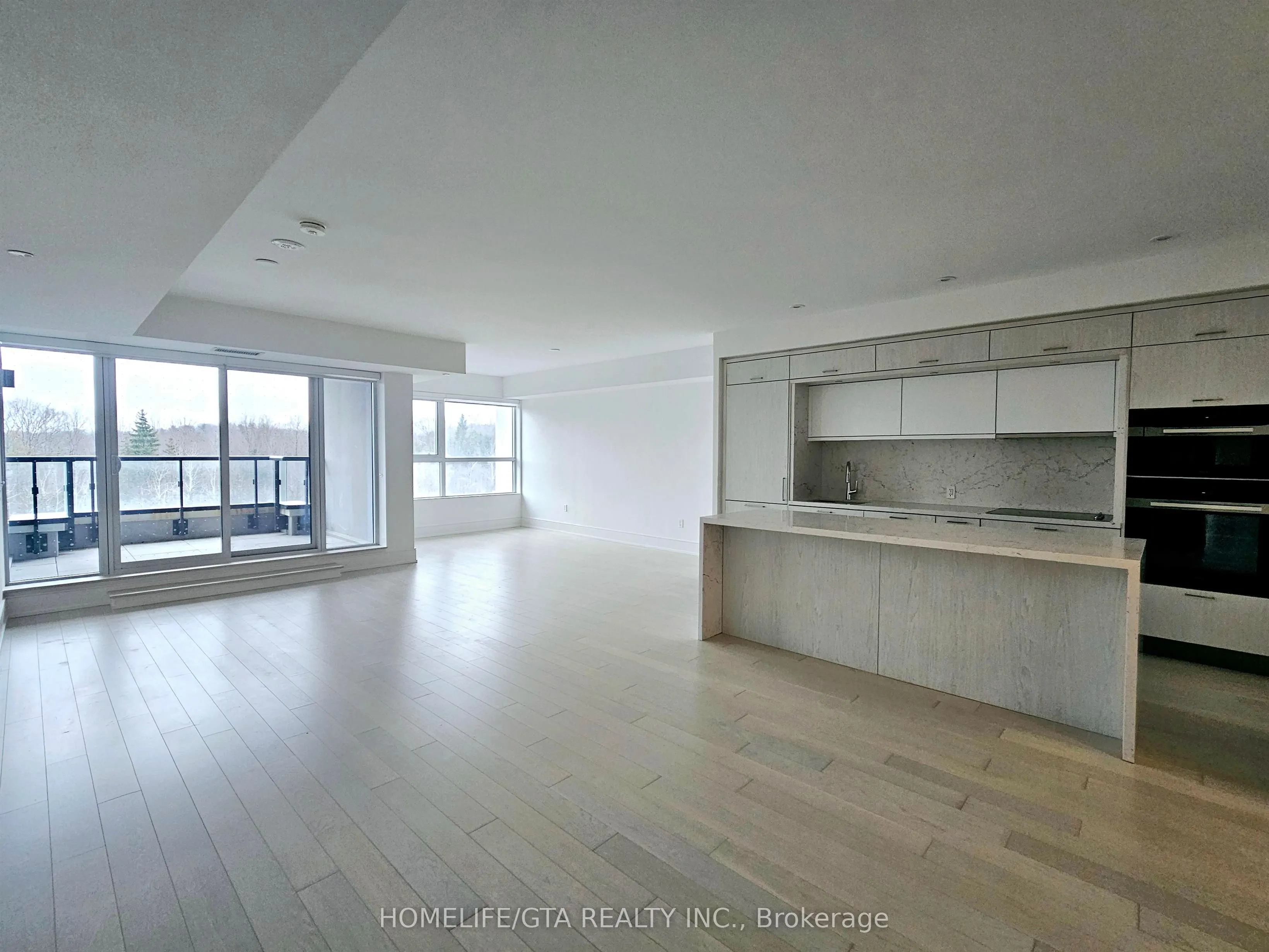 10 Inn on the Park Drive, #312