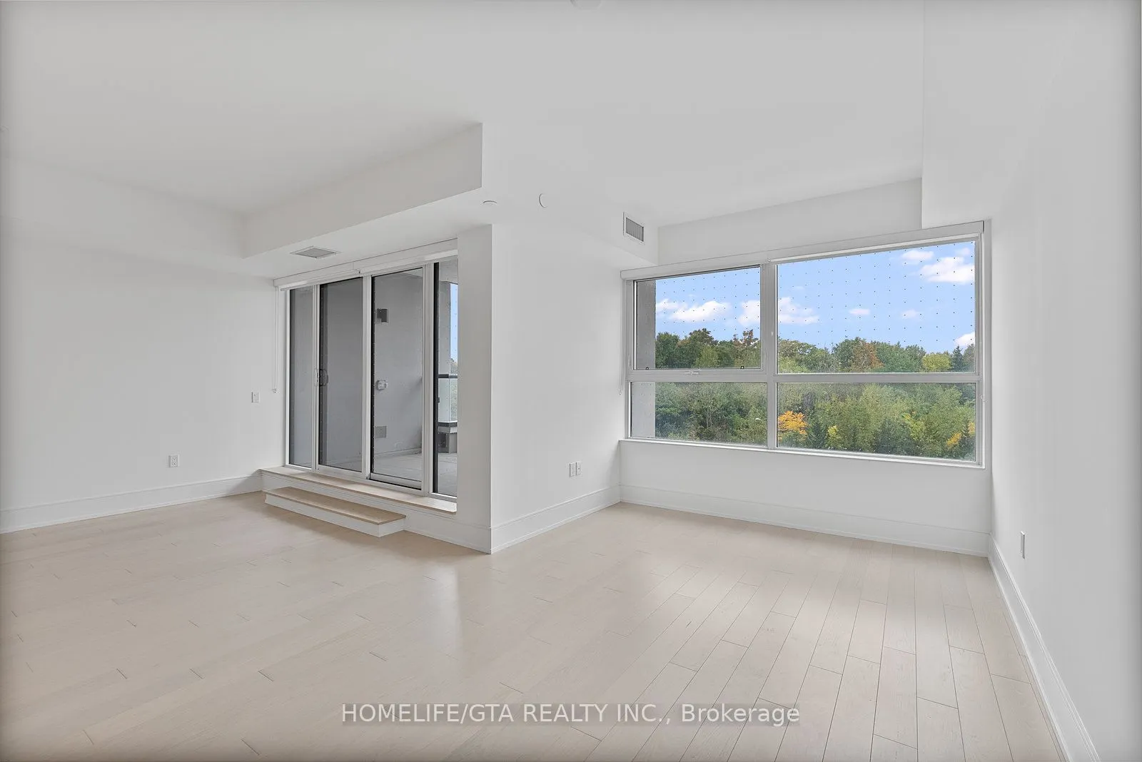 10 Inn on the Park Drive, #312