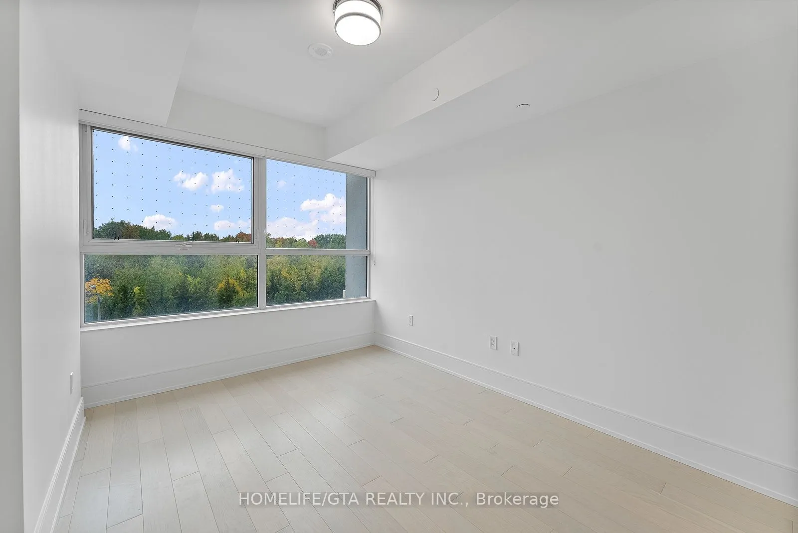 10 Inn on the Park Drive, #312