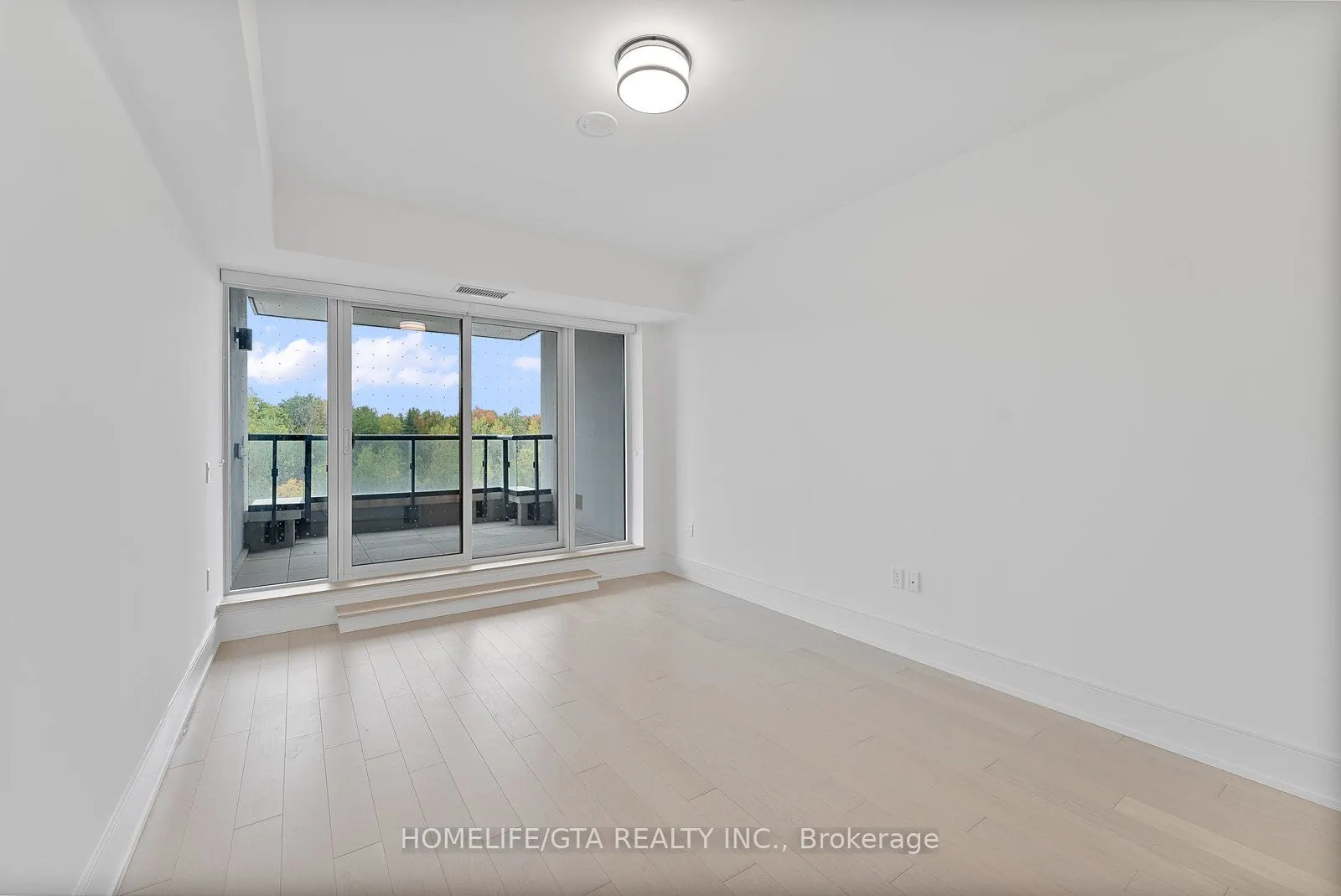 10 Inn on the Park Drive, #312