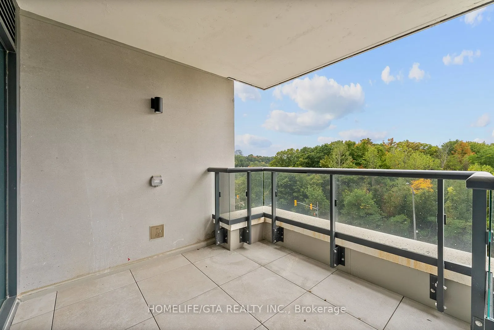 10 Inn on the Park Drive, #312