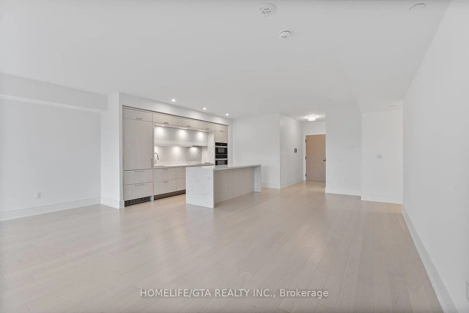 10 Inn on the Park Drive, #312