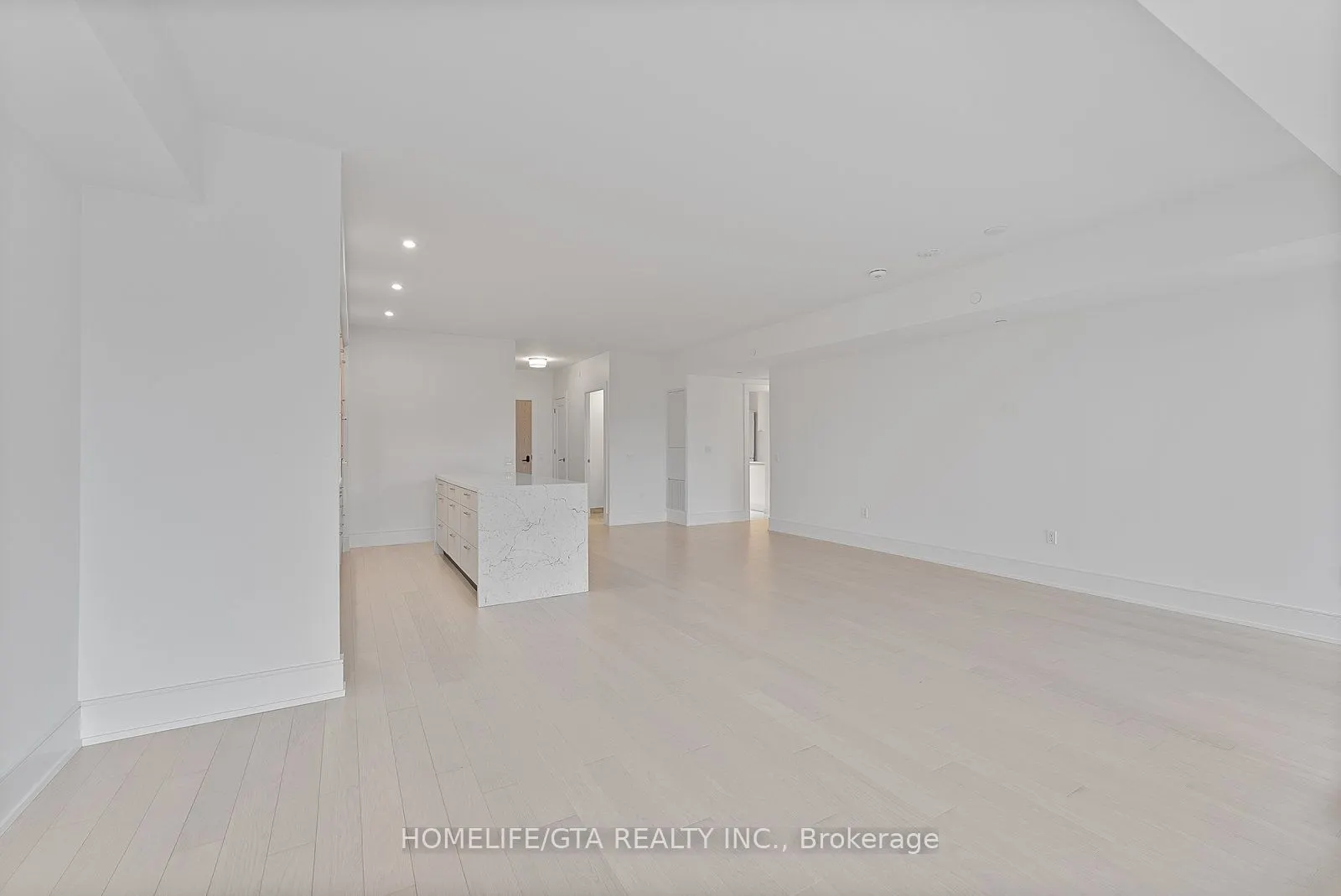 10 Inn on the Park Drive, #312