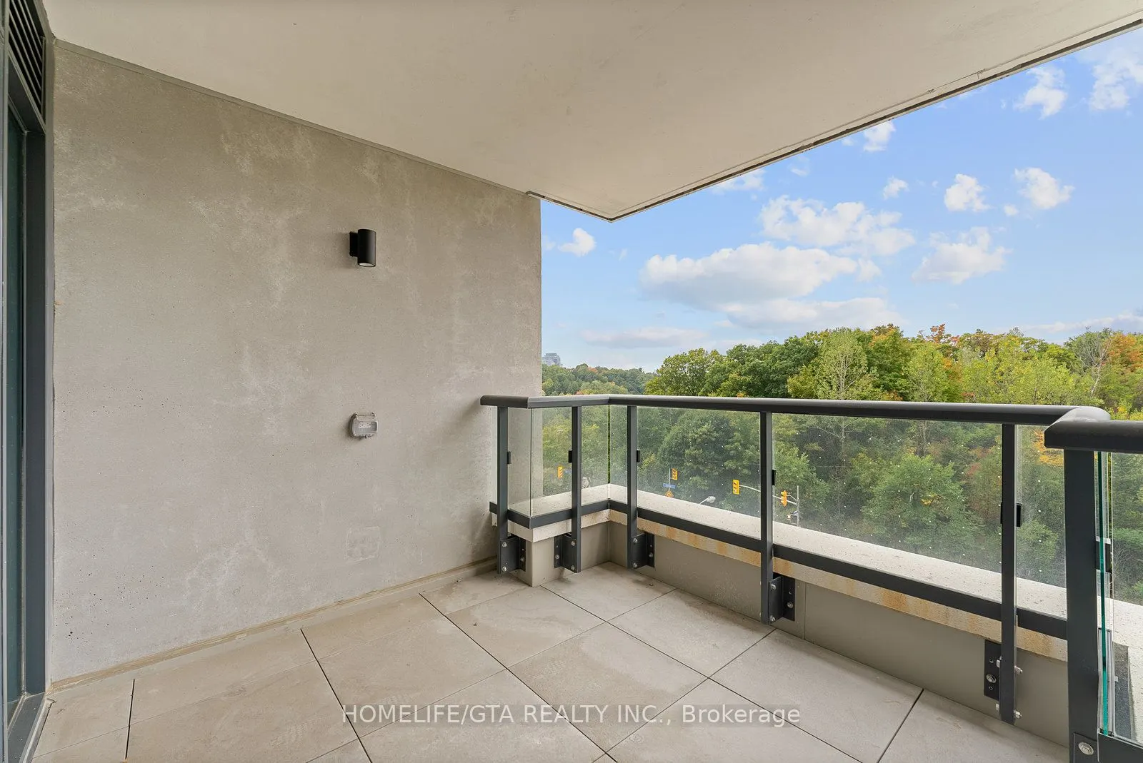 10 Inn on the Park Drive, #312