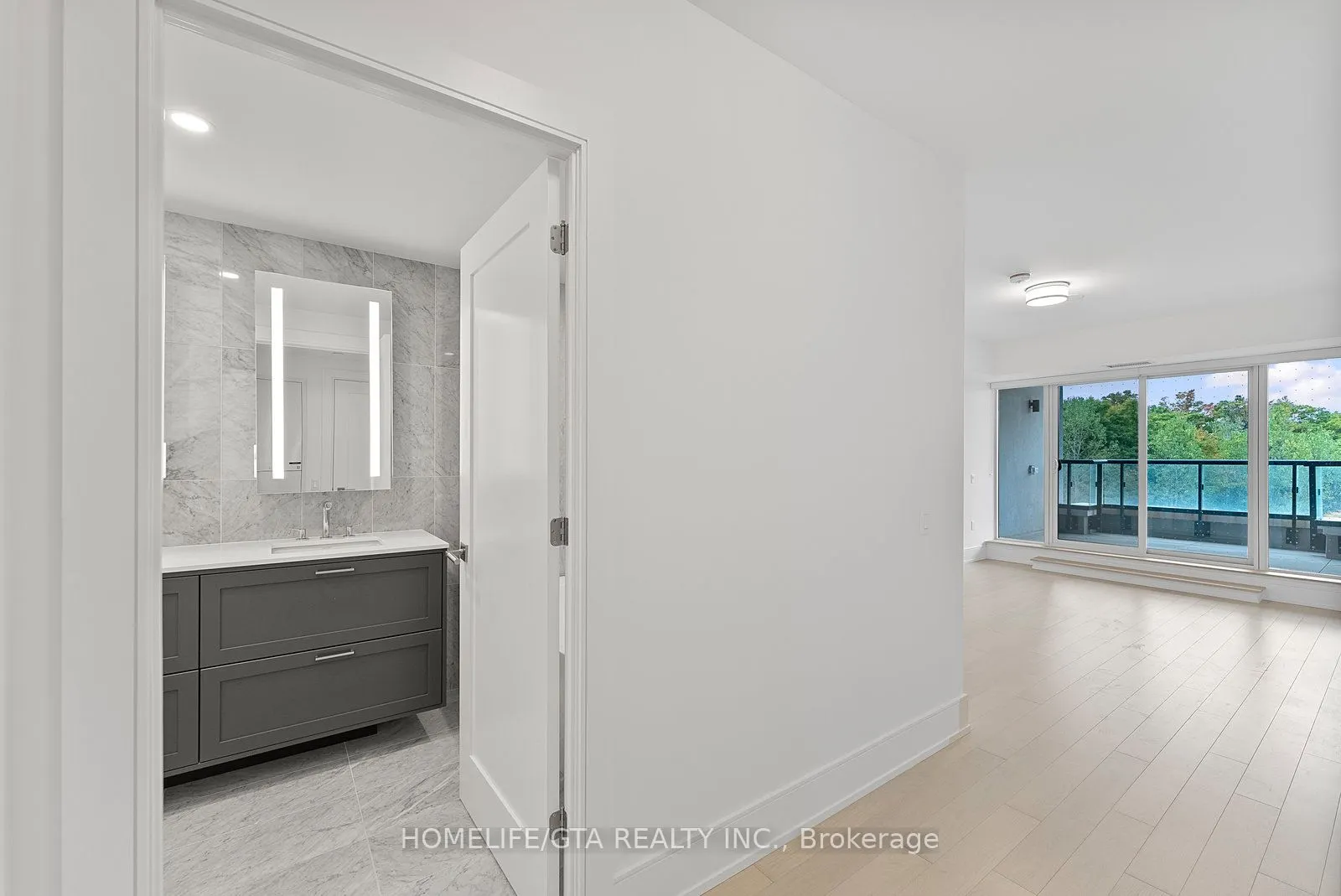 10 Inn on the Park Drive, #312
