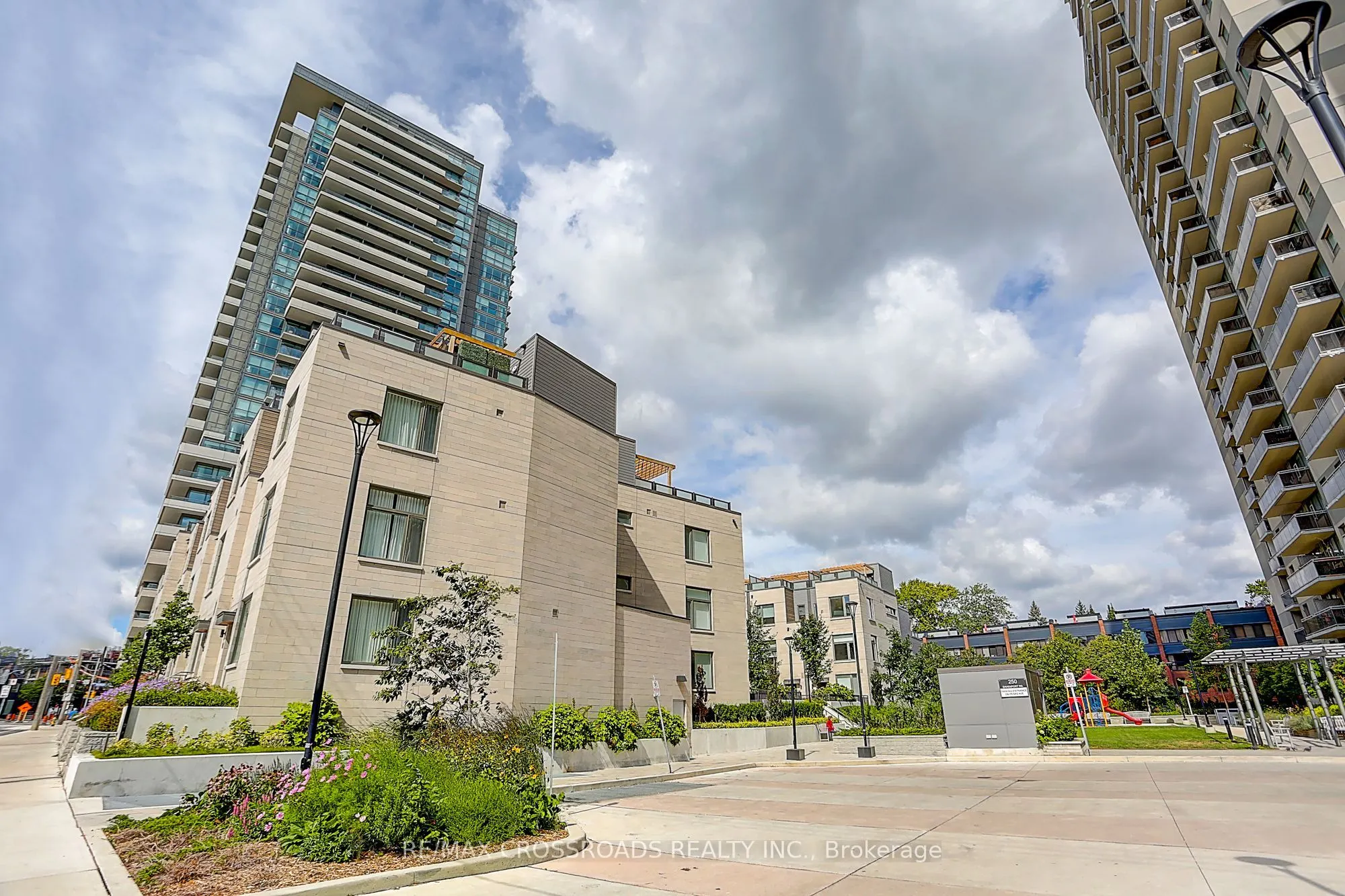 270 Davenport Road, #TH3