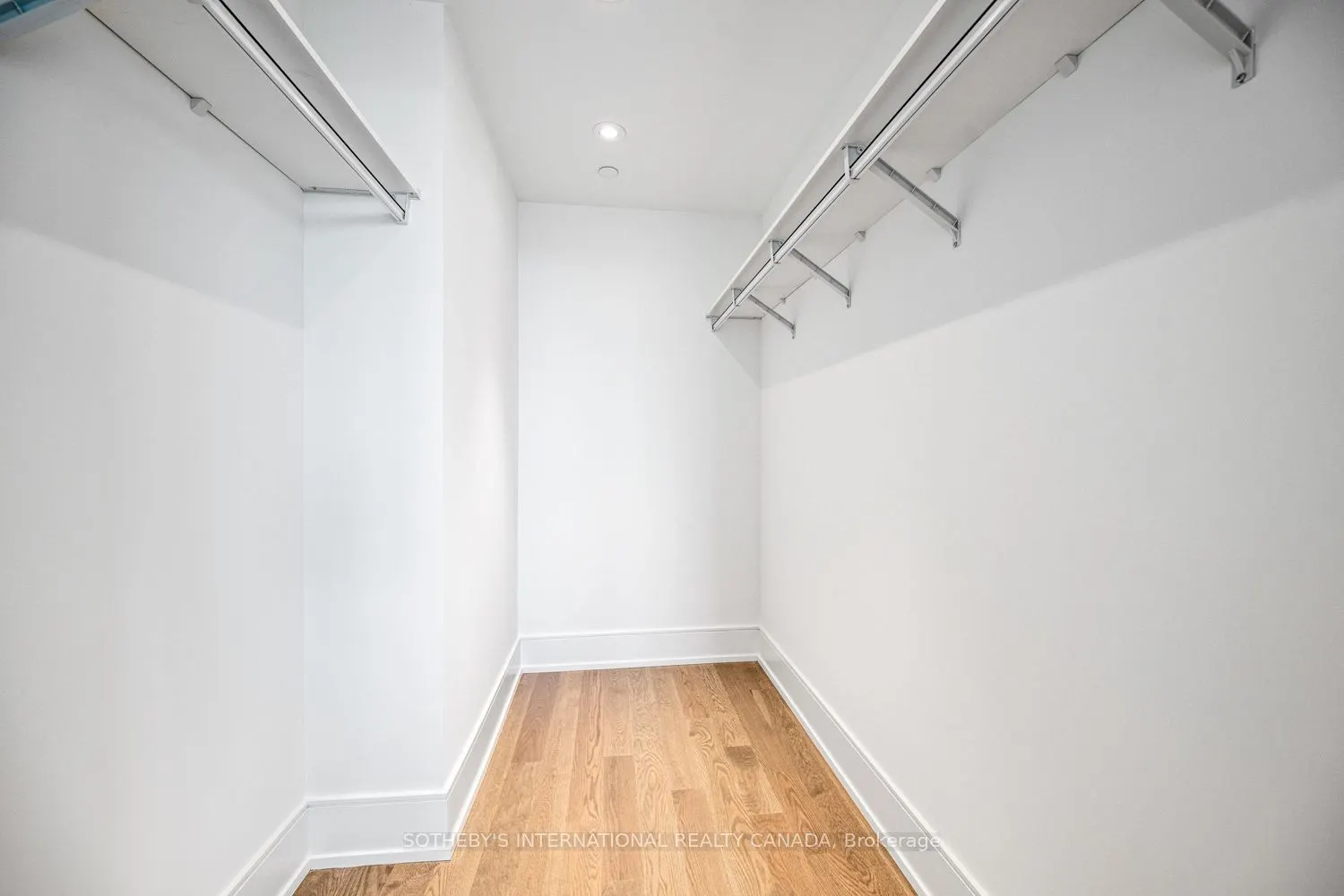 30 Inn on the Park Drive, #1109