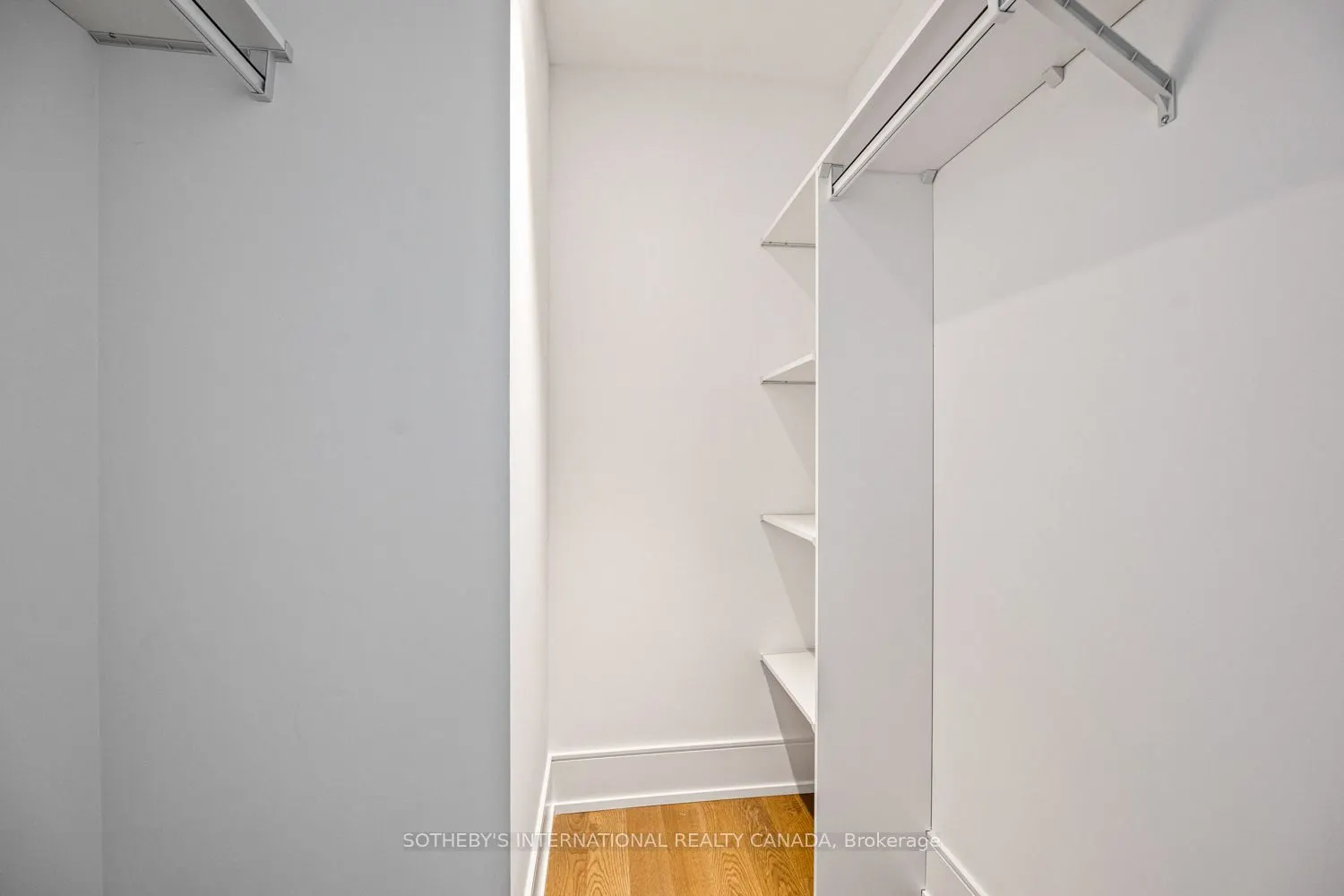 30 Inn on the Park Drive, #1109