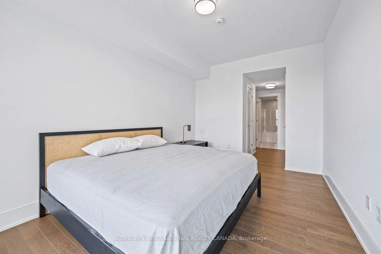 30 Inn on the Park Drive, #1109