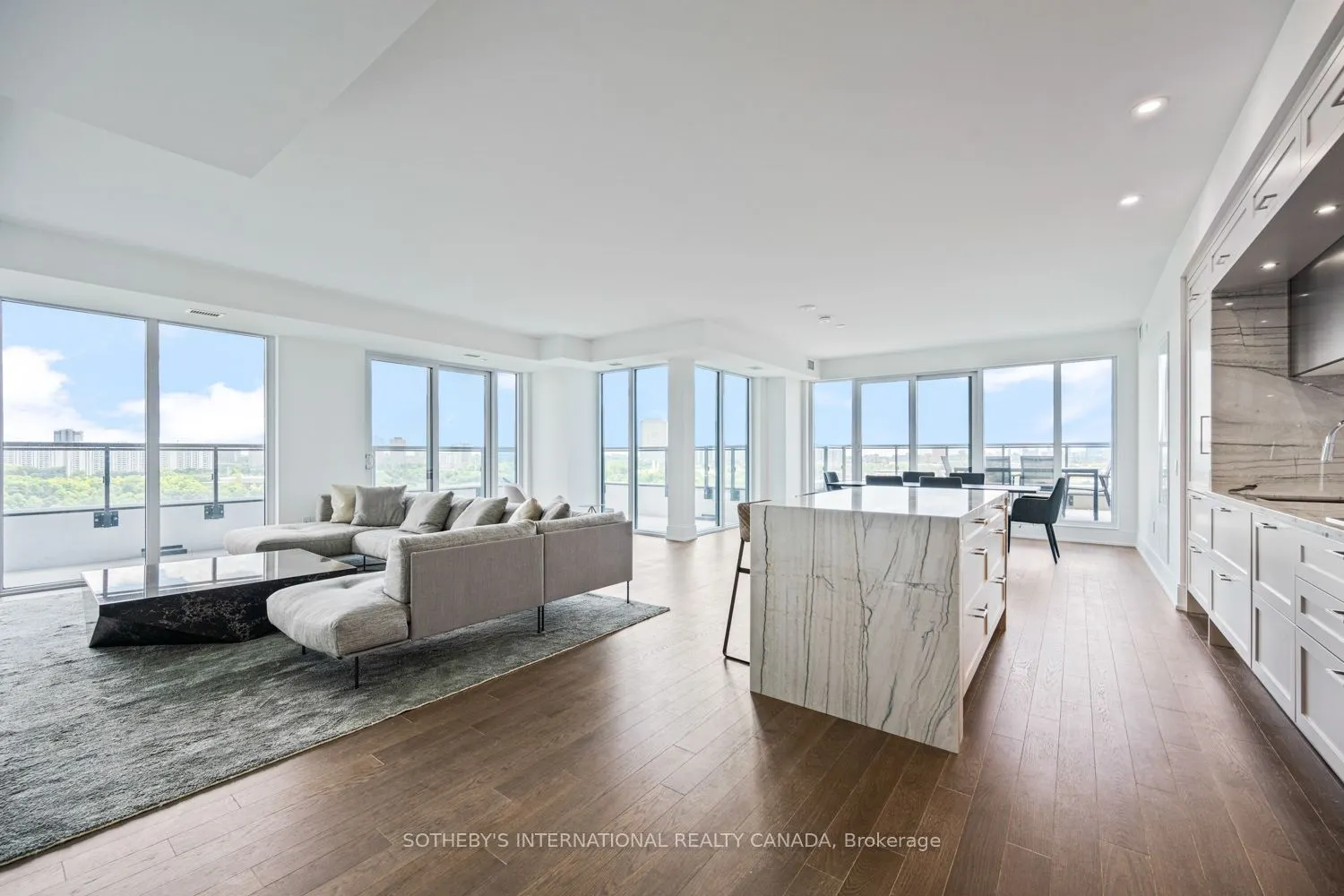 30 Inn on the Park Drive, #1109
